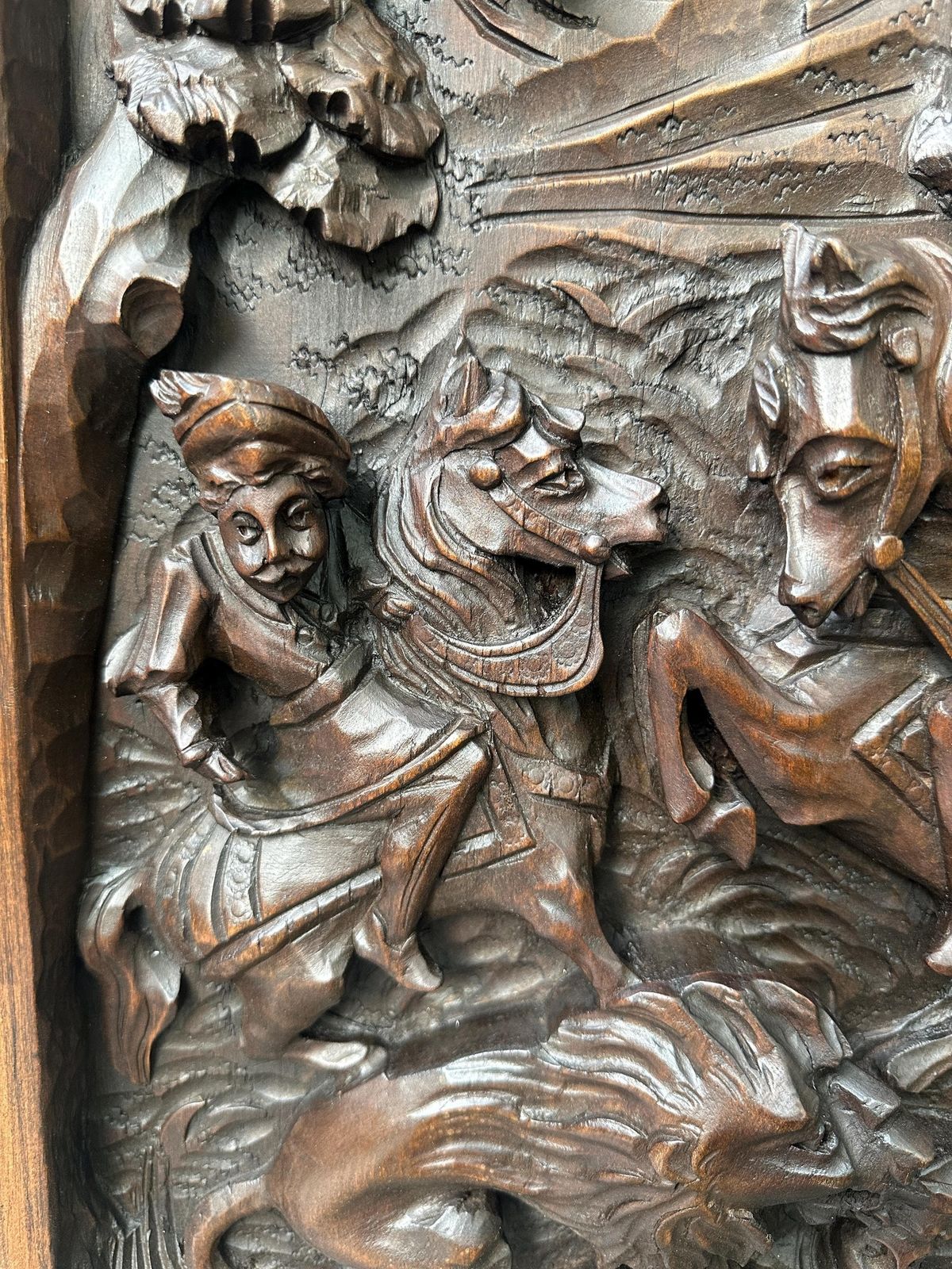 19th Century Carved Wood Panel – Dramatic Lion Hunt Scene – Orientalist Antique Wall Art 26,4" photo for sale