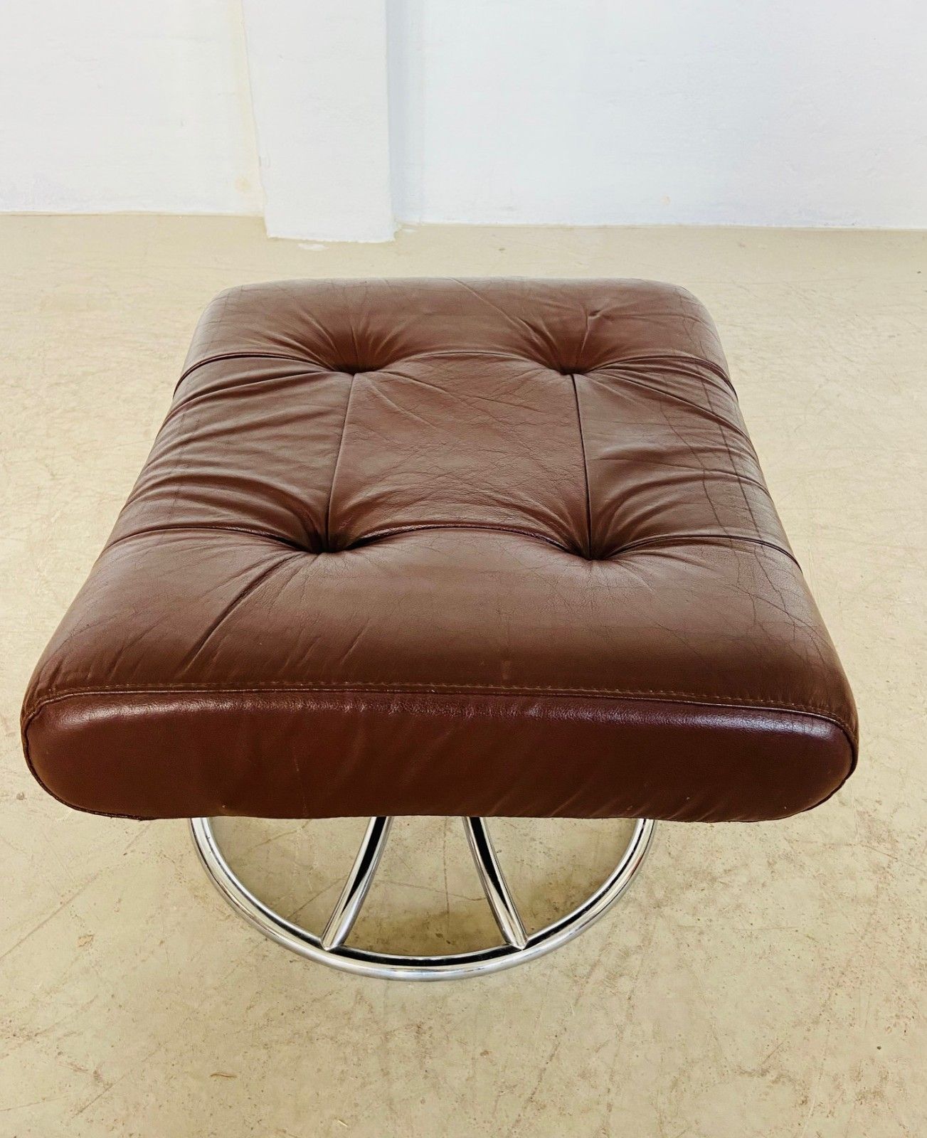 Vintage Scandinavian  Ekornes Leather Footstool  Ottoman  Brown Leather. photo vinterior
