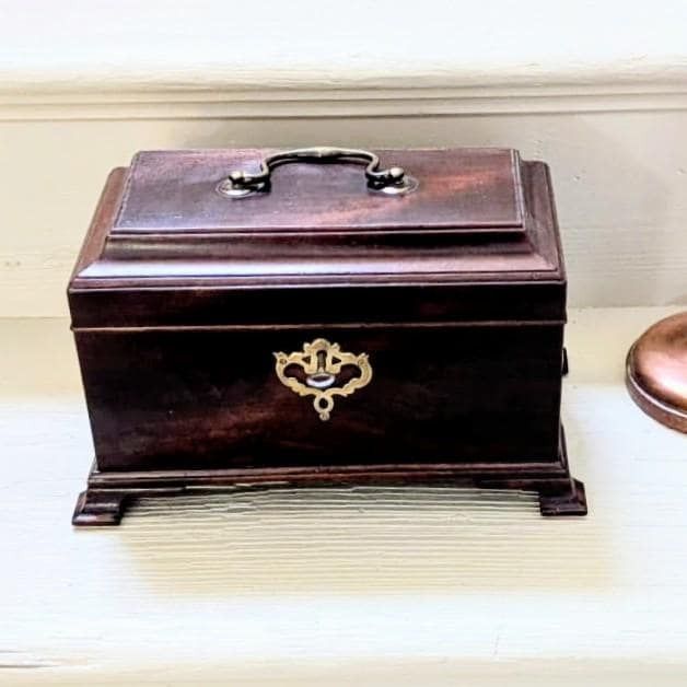 An Antique Early Georgian Mahogany Tea Caddy Or Tea Box With Canisters C1780 photo furniture