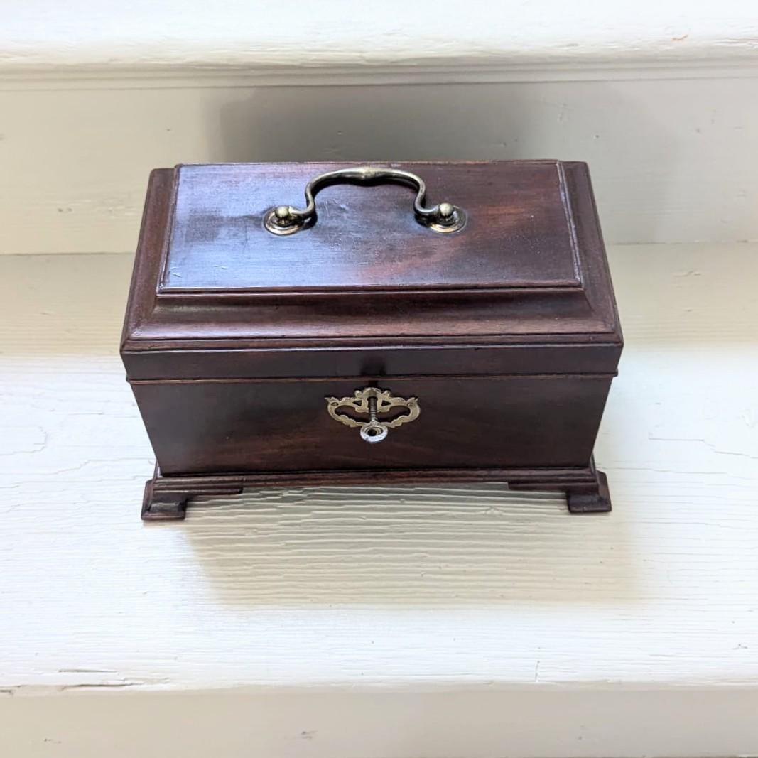 An Antique Early Georgian Mahogany Tea Caddy Or Tea Box With Canisters C1780 photo for sale