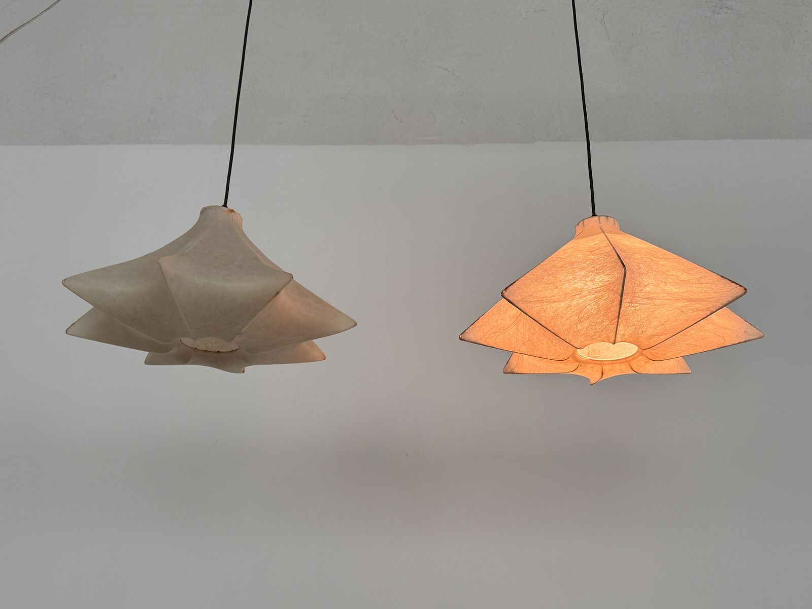 photo vintage Pair Of Italian Cocoon Pendant Lights Original From The 1960s
