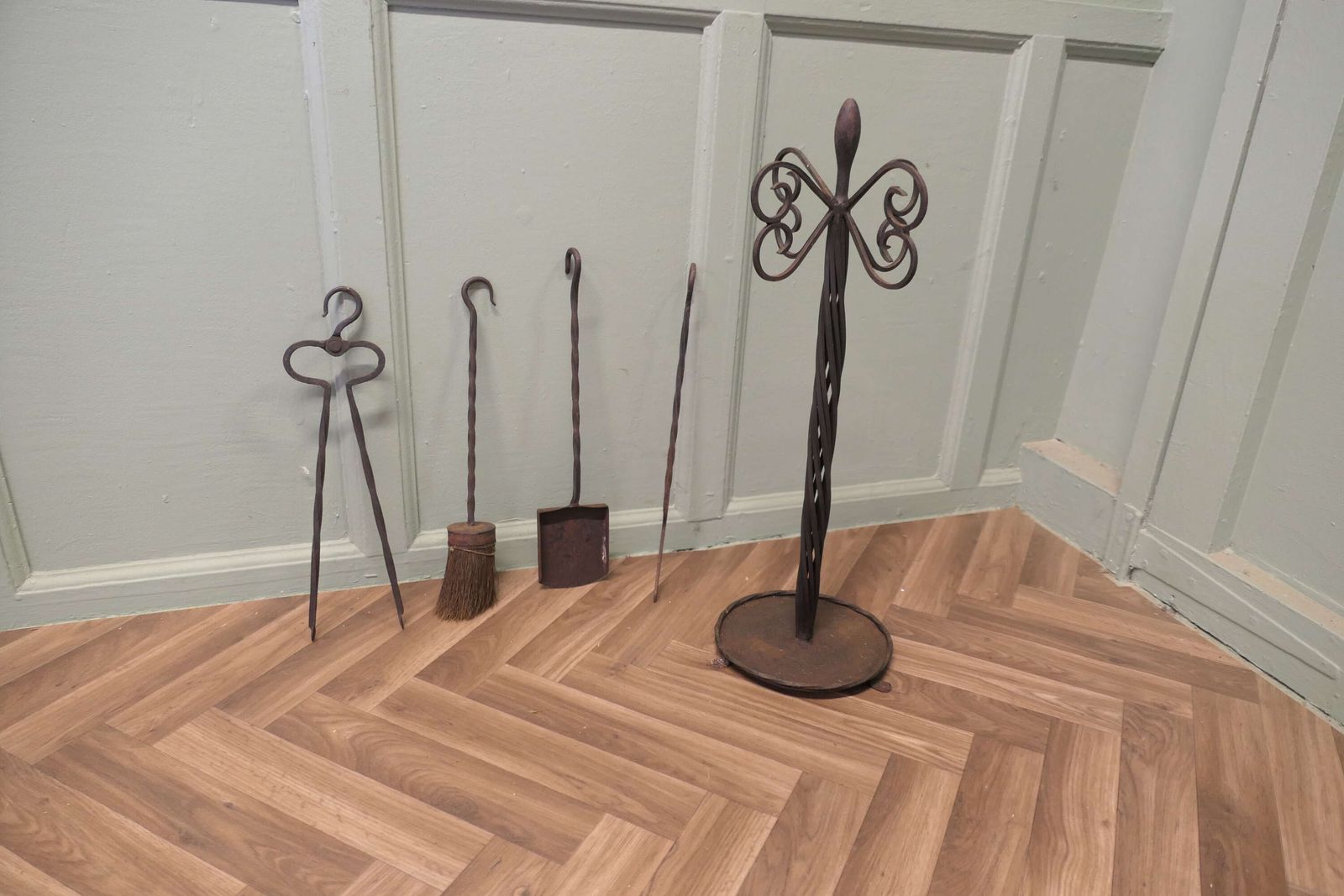 Round Wrought Iron Fireside Companion Tool Set photo vinterior