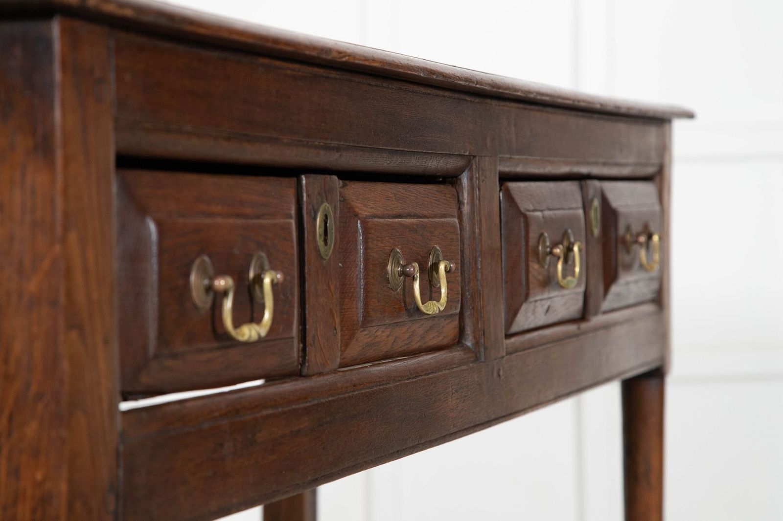 4543.0 George III English Vernacular Oak Dresser Base photo
