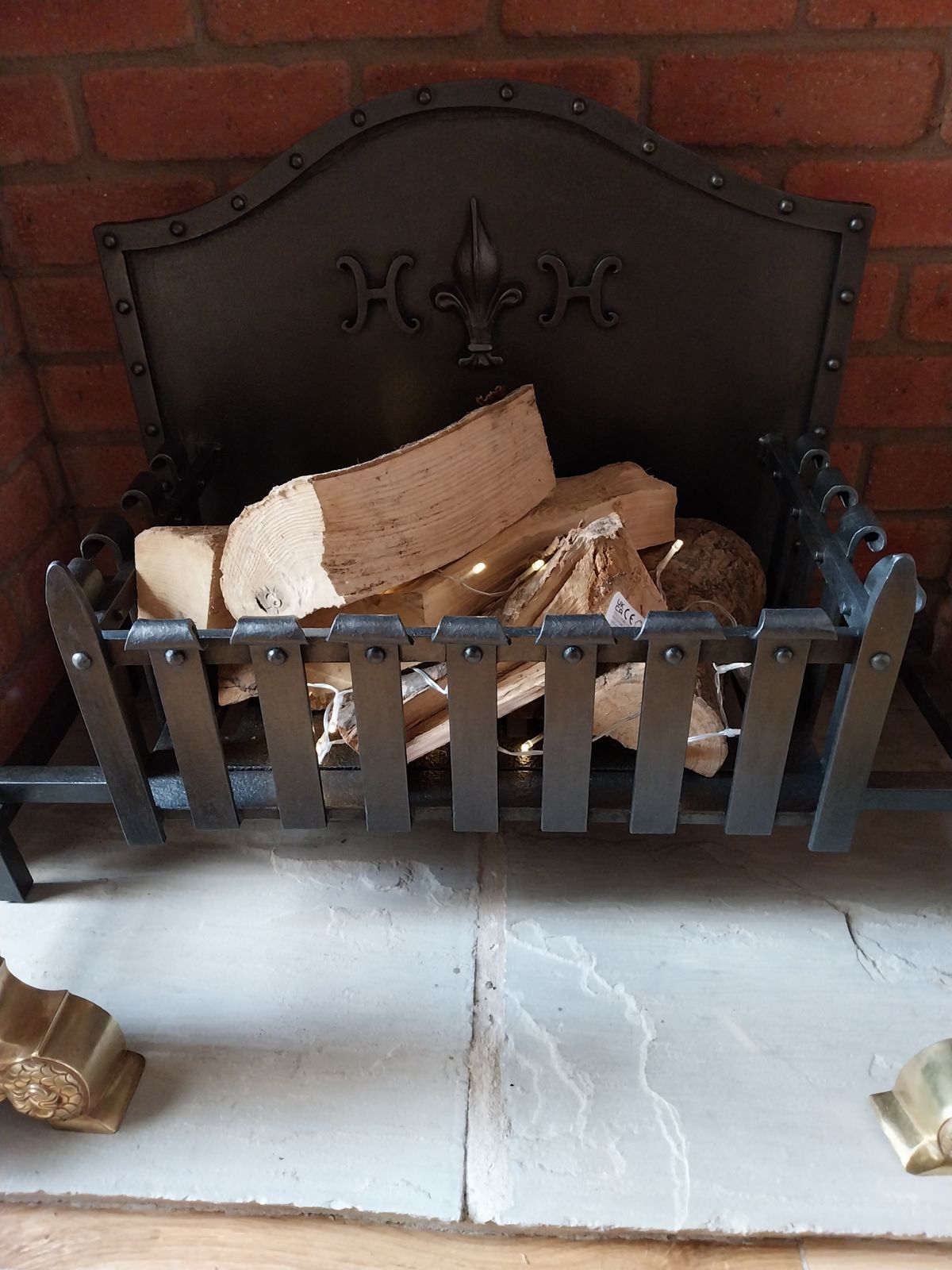 photo vinterior Victorian French Cast And Wrought Iron Fire Basket With Marmoset Baroque Fire Dogs.