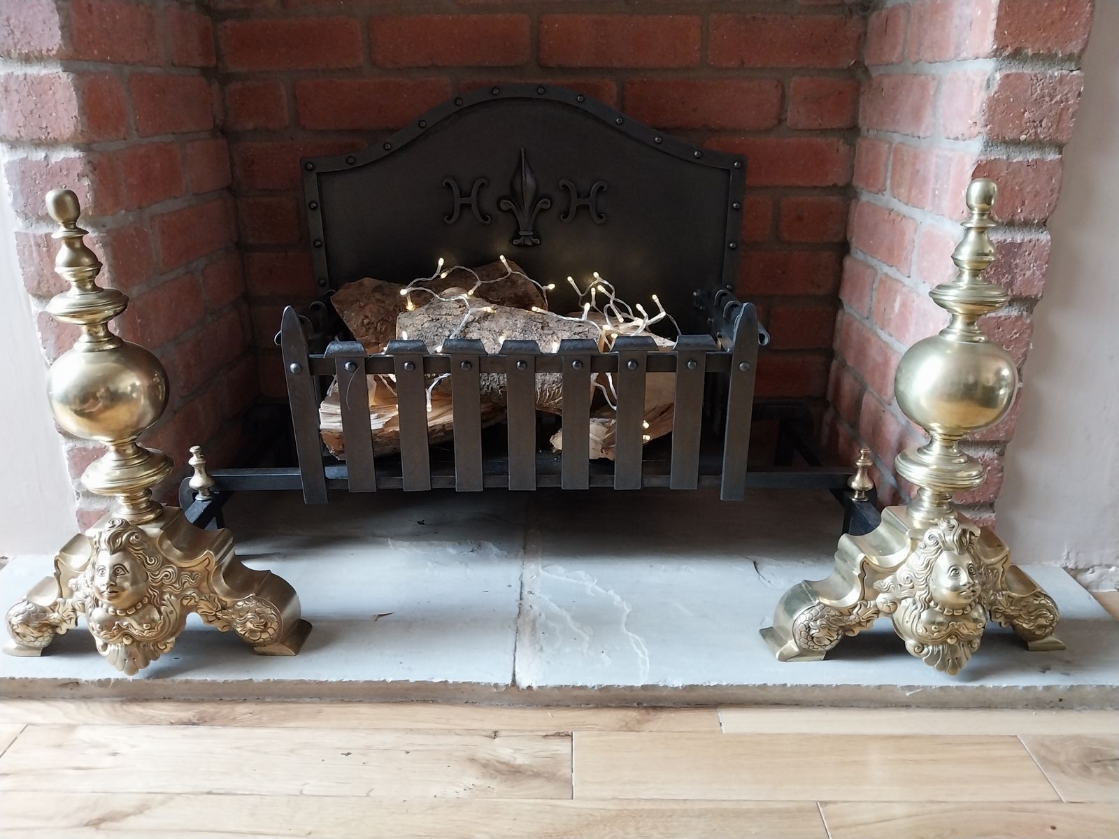 photo vintage Victorian French Cast And Wrought Iron Fire Basket With Marmoset Baroque Fire Dogs.