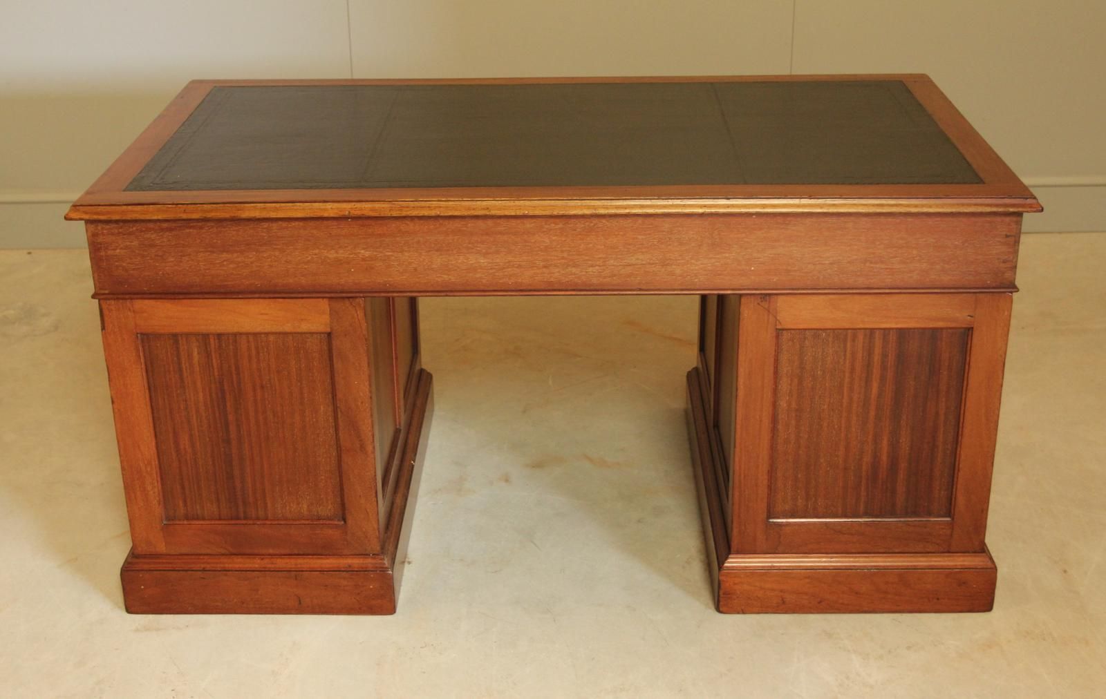 A Large Early 20th Century Mahogany Writing Desk photo 1495.0