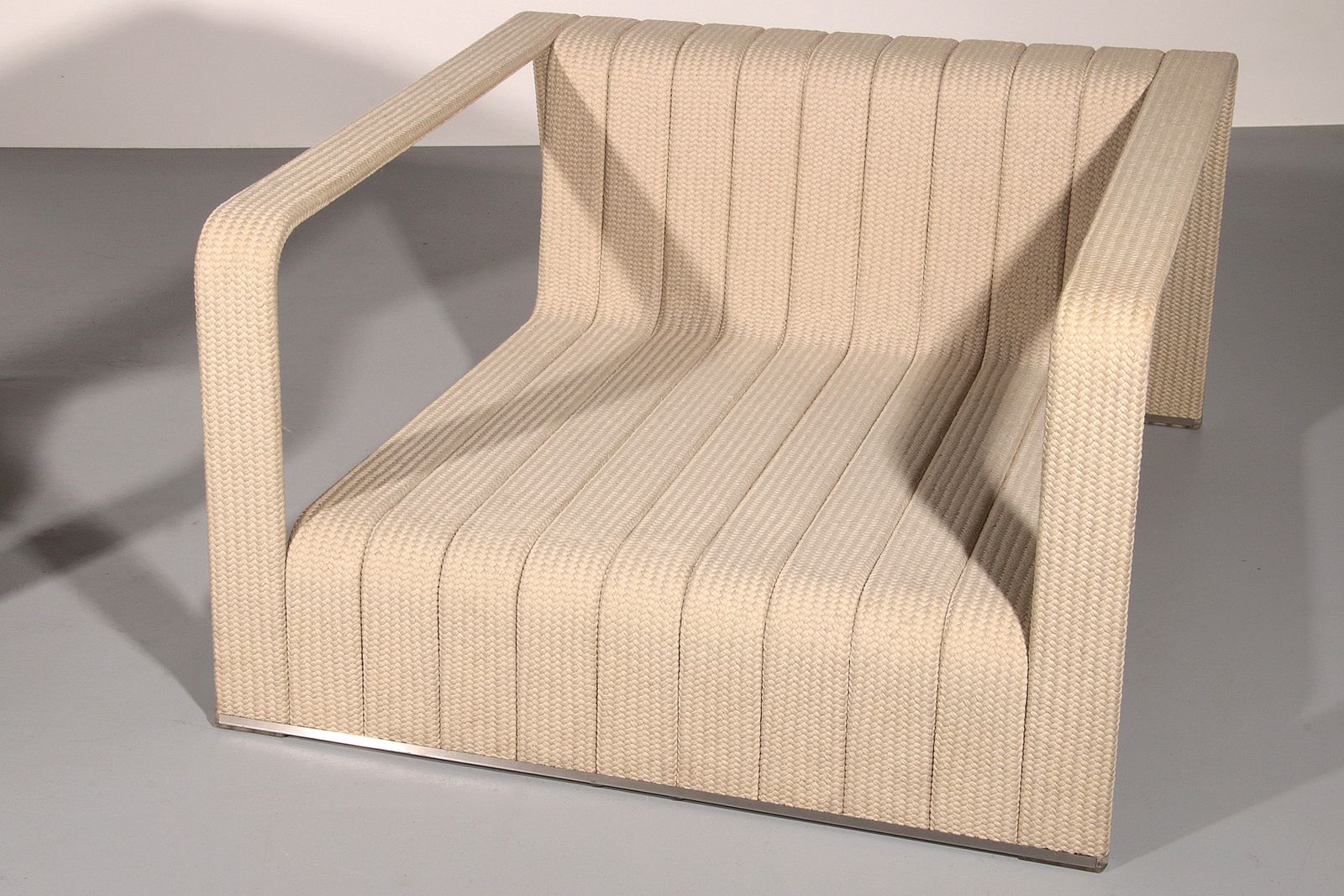 4800.0 Paola Lenti Lounge Chairs And Table Frame Your Comfort. photo
