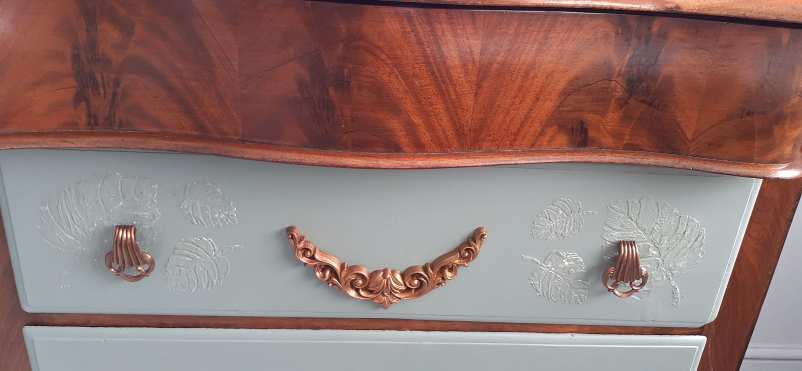 Reduced Stunning , Victorian Flame Mahogany. Large Serpentine Chest With Shaped Feet. This Is  A Class Act photo for sale