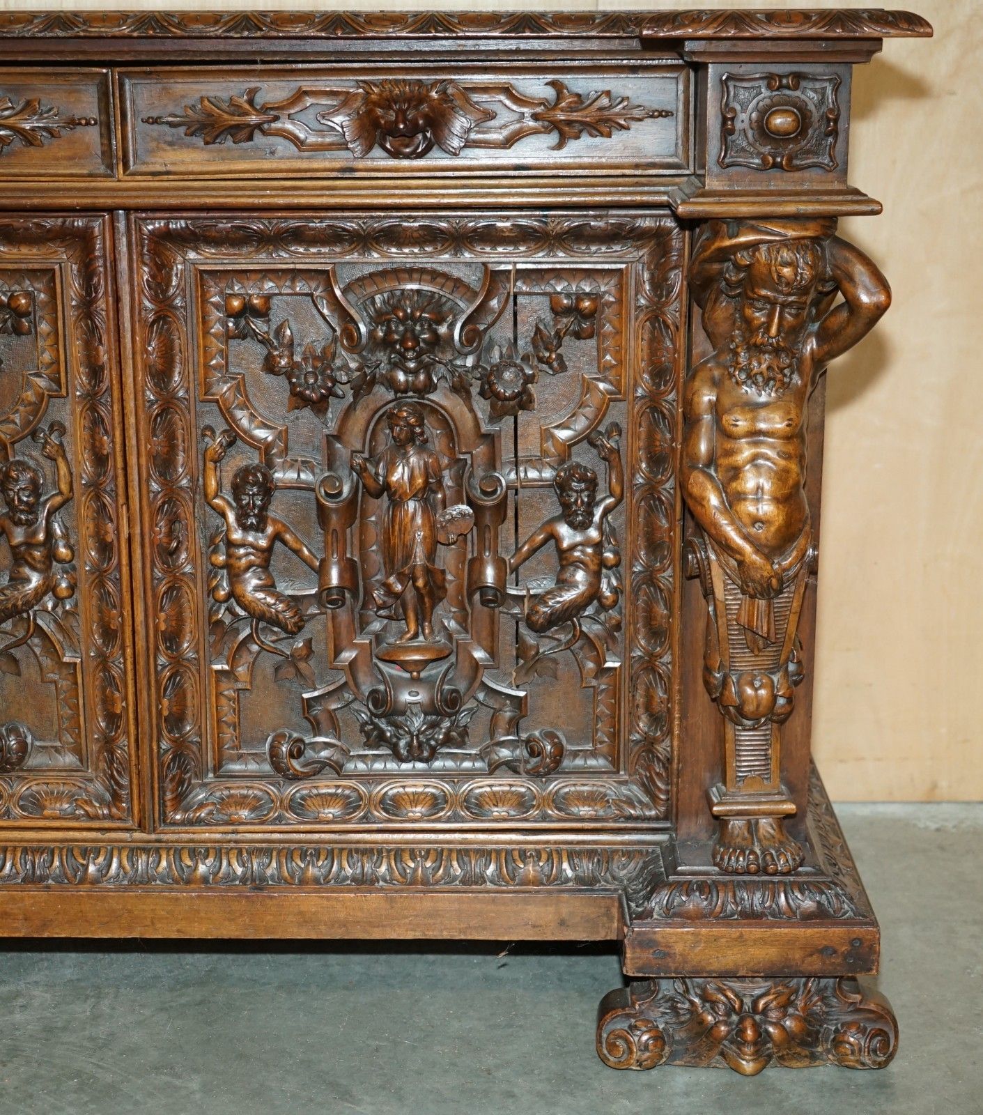 photo vinterior Important Antique Circa 1850 French Walnut Ornately Carved Buffet Sideboard