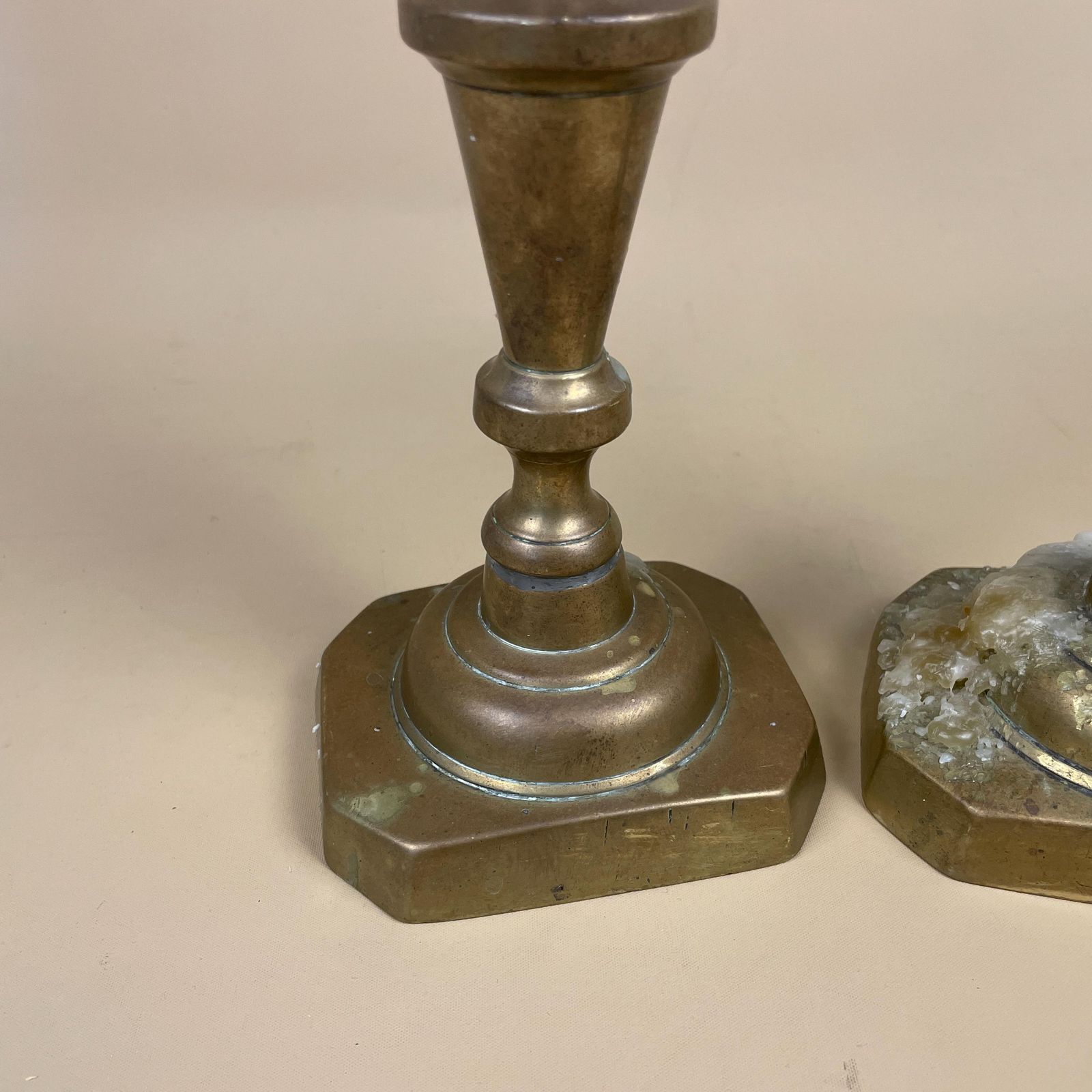 Antique Matching Pair Of Gold Brass Metal Candlestick Candle Stick Holders Vintage Column Taper Dinner Candlesticks Column Pillar Set Holder photo Home Decor