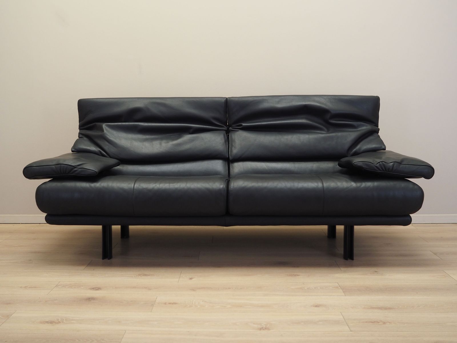 Leather Sofa Alanda, Italian Design, 1980s, Manufacturer: B&B Italia, Designer: Paolo Piva photo for sale