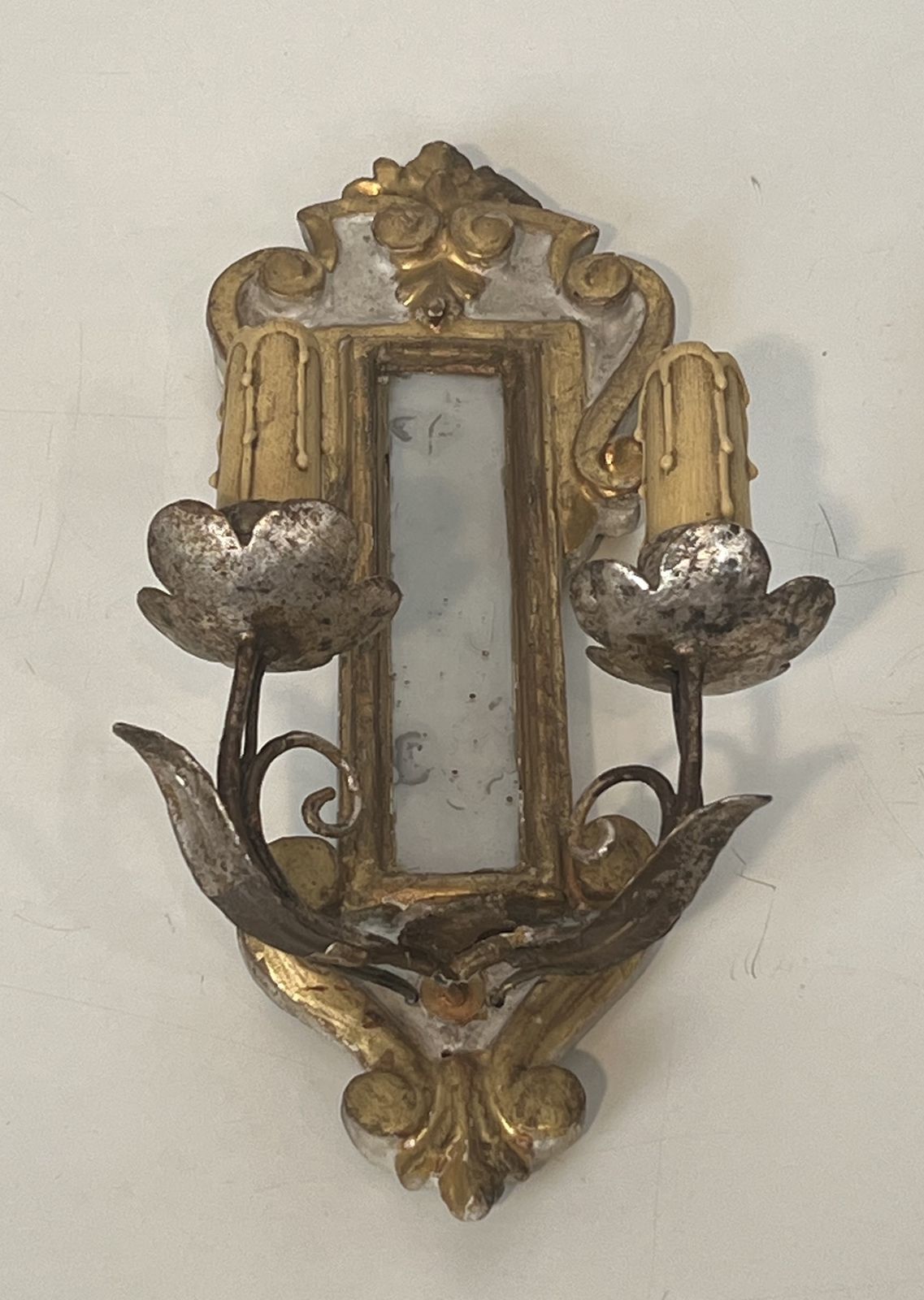 Pair Of Wall Lights In Carved Wood And Silver And Gold Patinated Metal With A Mirror In The Center photo 980.0