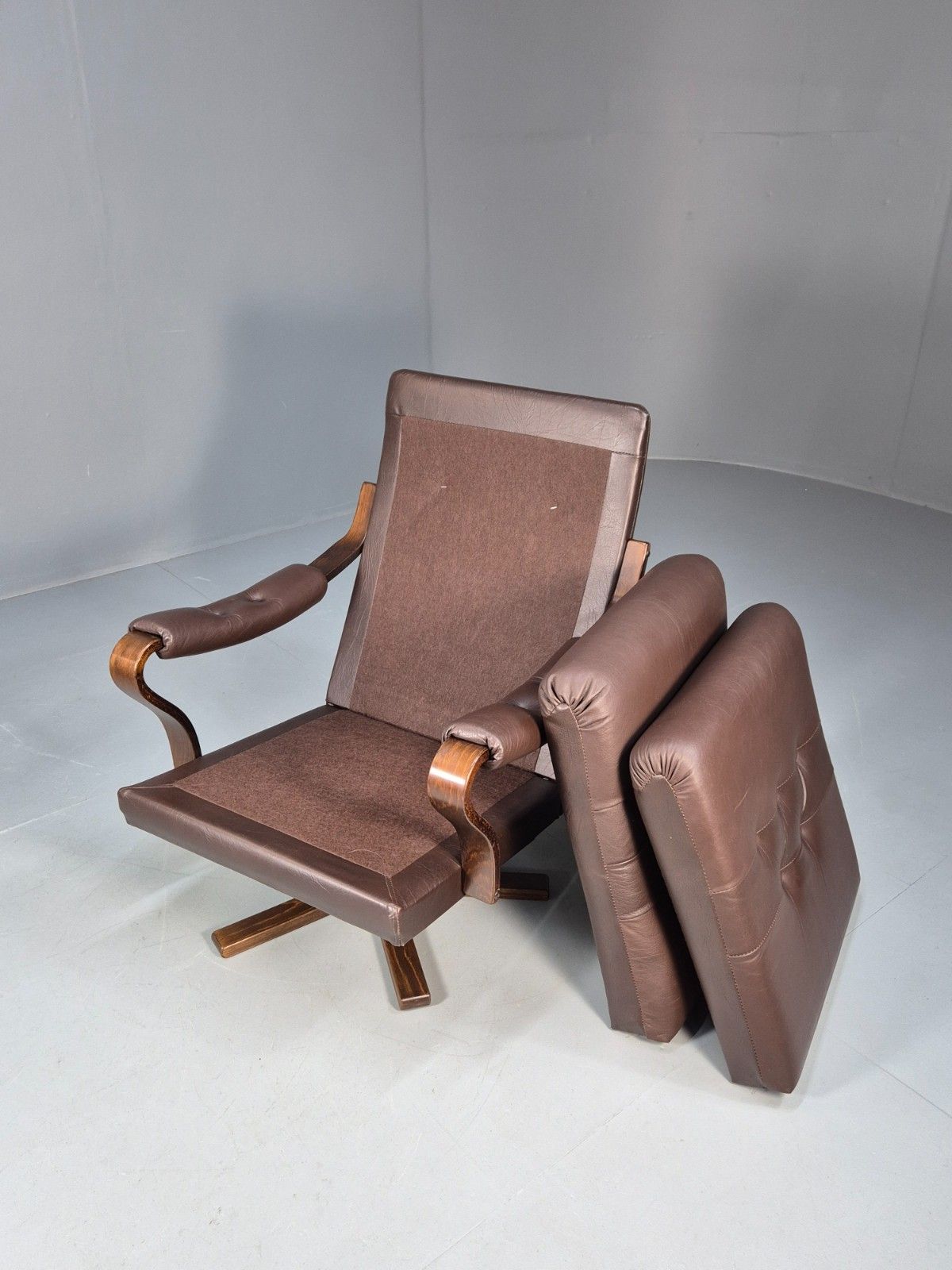 photo vinterior Vintage 1970s Danish Brown Leather And Vinyl Swivel Chair Retro Mcm Eb9865 Mswi
