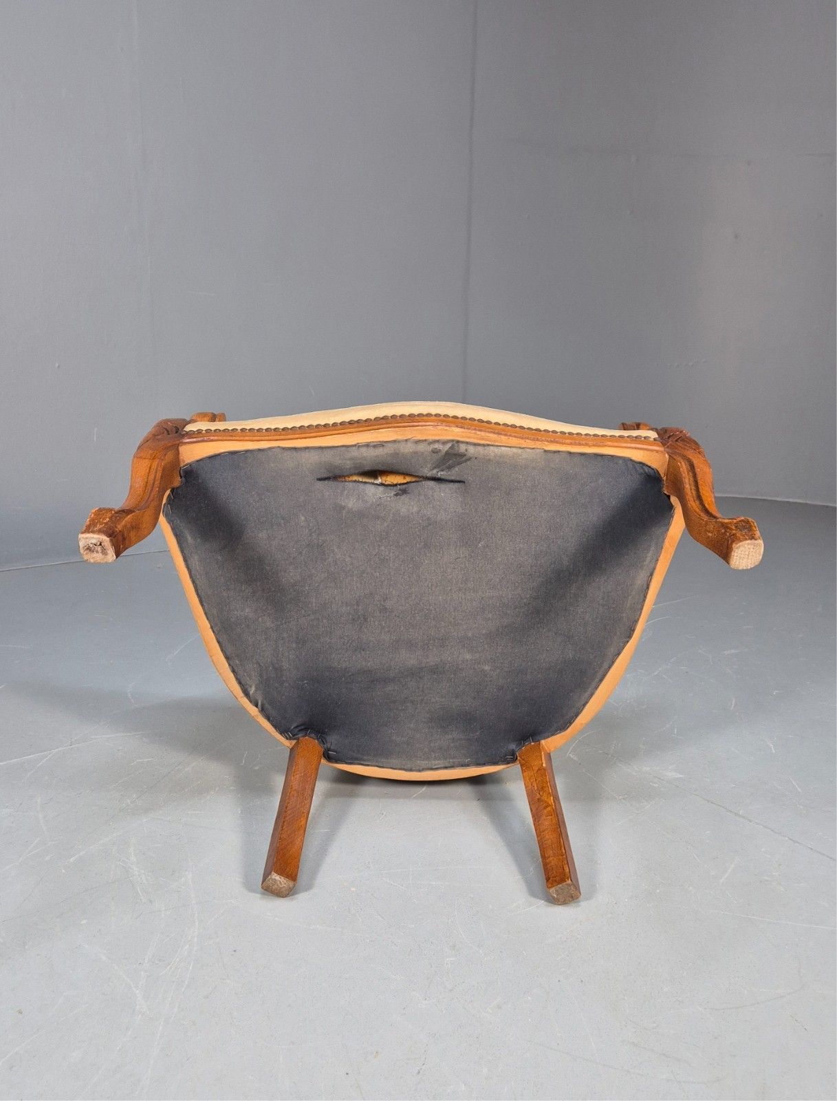 photo vintage Vintage Rococo Style Balloon Back Lounge Chair 1970s Retro Beige Eb9212 Vcar