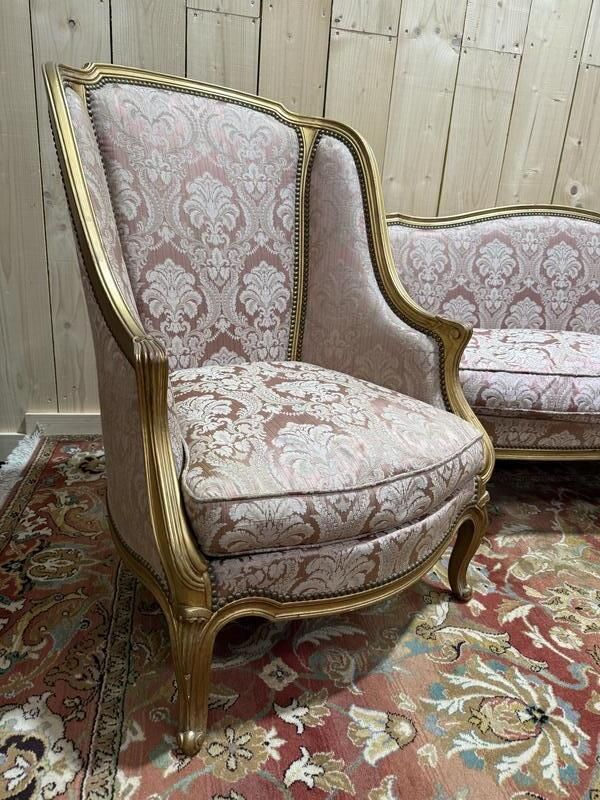 Salon De Style Louis XV En Bois Doré Avec Canapé Et Paire De Fauteuils photo 1950.0