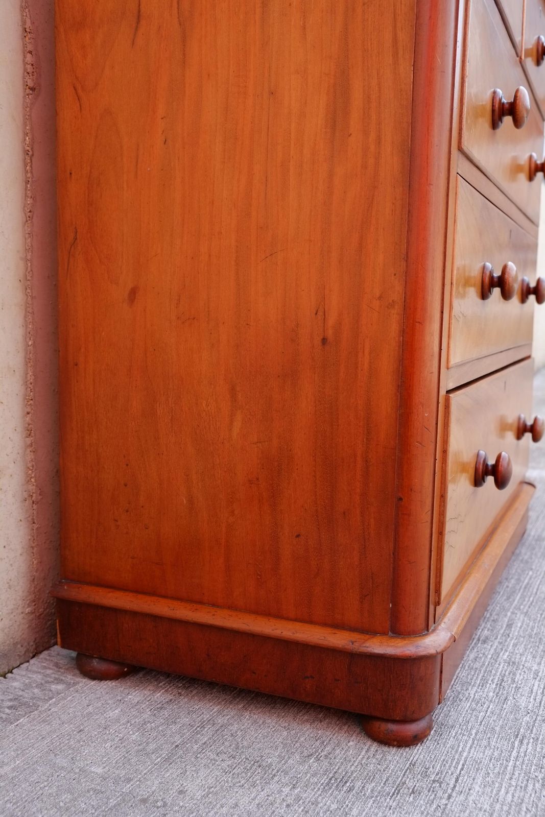 photo vinterior Antique English Satinwood Dresser / Chest Of Drawers With Bun Feet