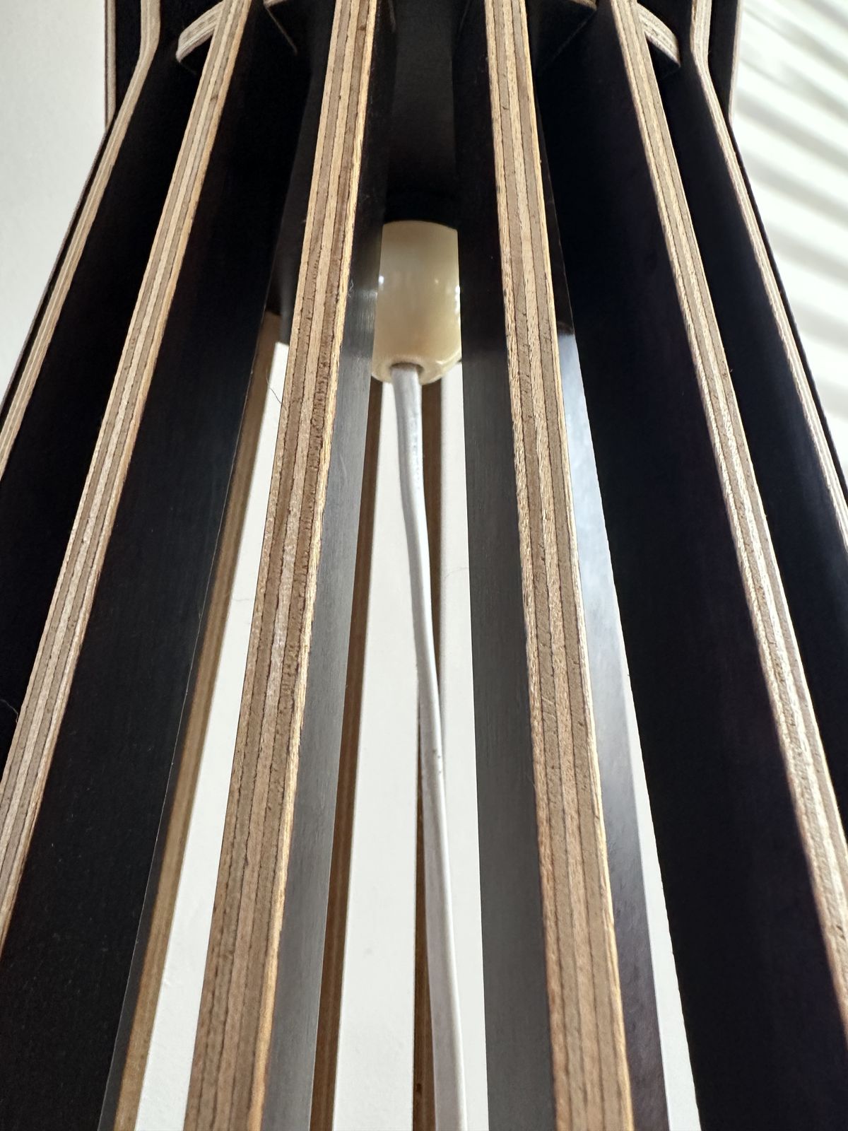 photo vinterior Tall Wooden Floor Lamp Black/Tan Slatted Wood Contemporary Mid Century Hour Glass