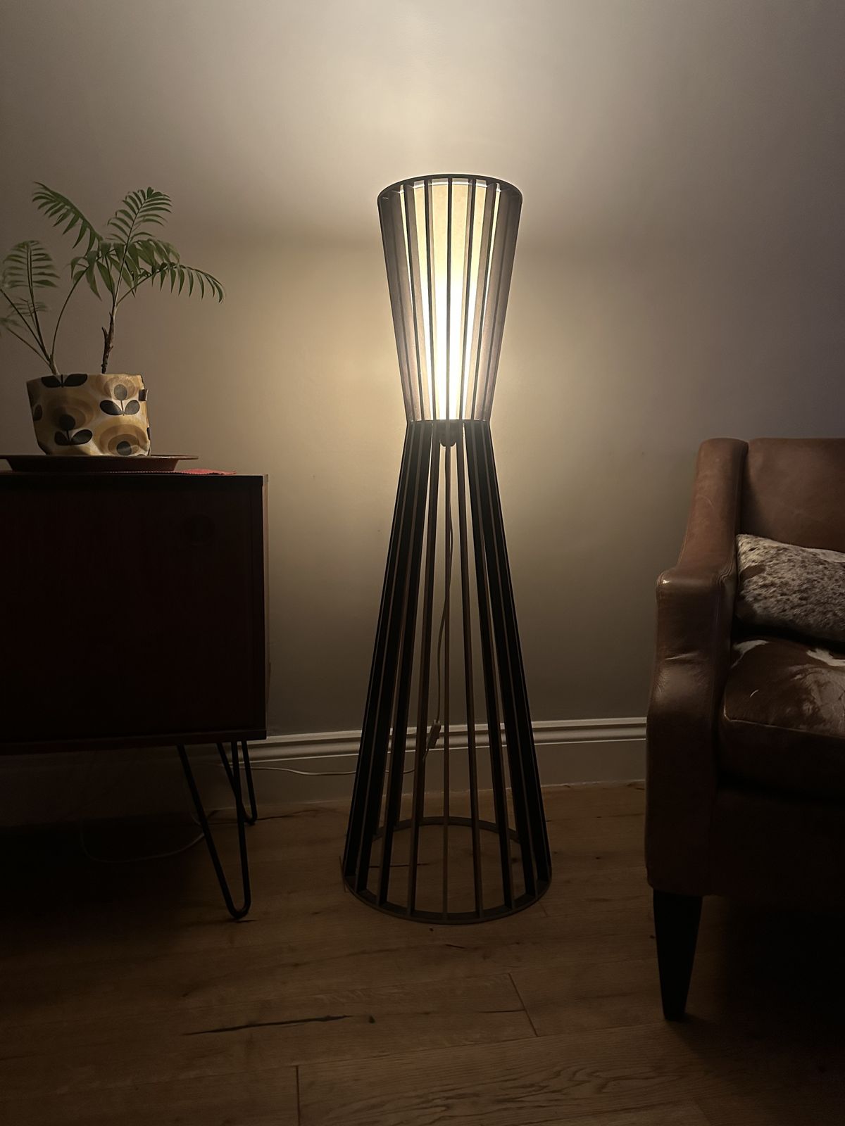 Tall Wooden Floor Lamp Black/Tan Slatted Wood Contemporary Mid Century Hour Glass photo vintage