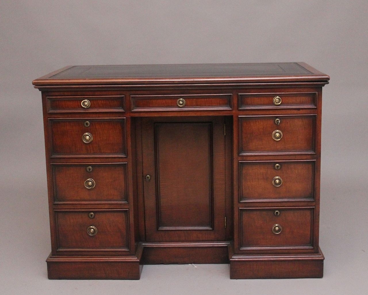 Early 19th Century Mahogany Kneehole Desk photo furniture