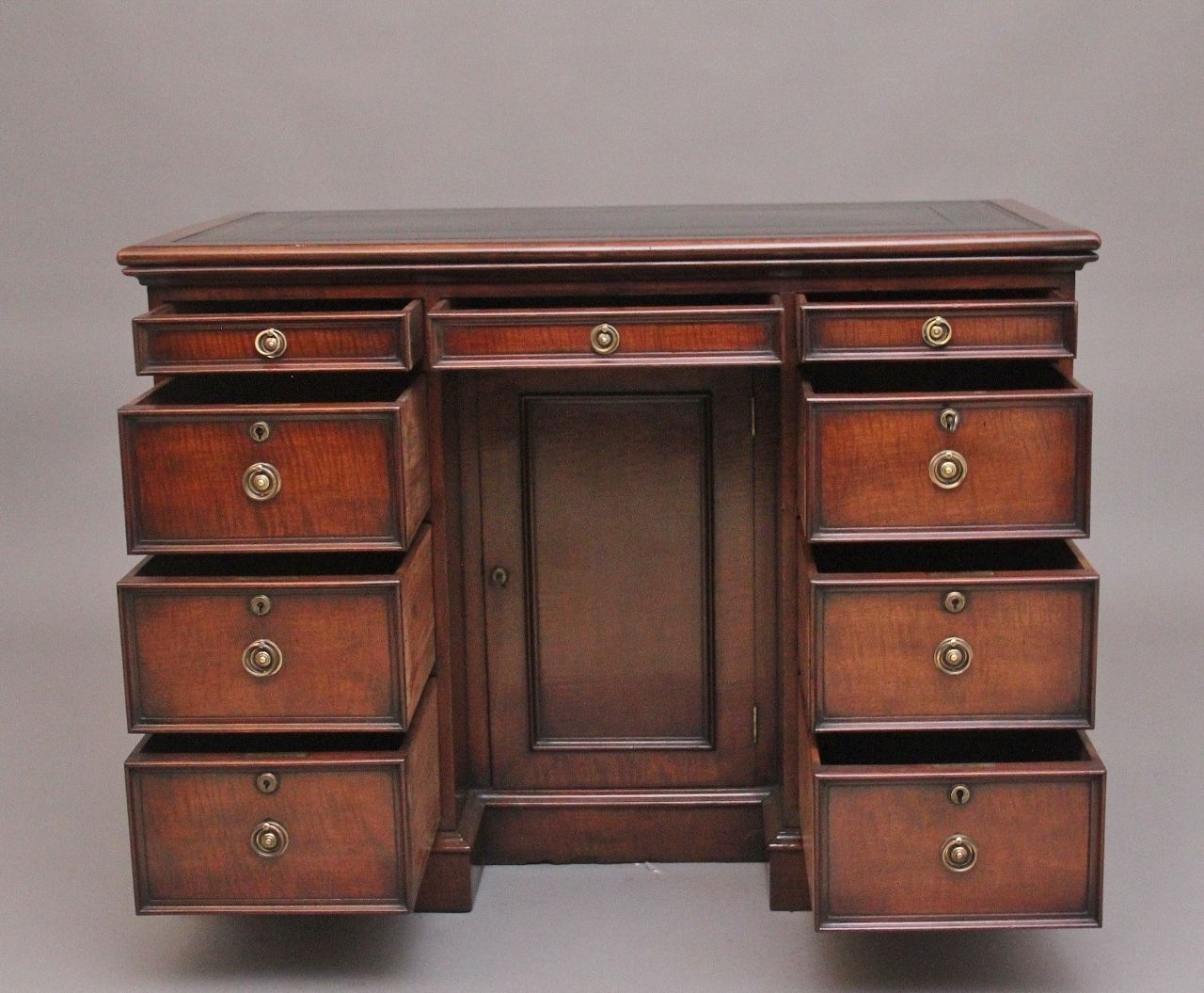 Early 19th Century Mahogany Kneehole Desk photo Furniture