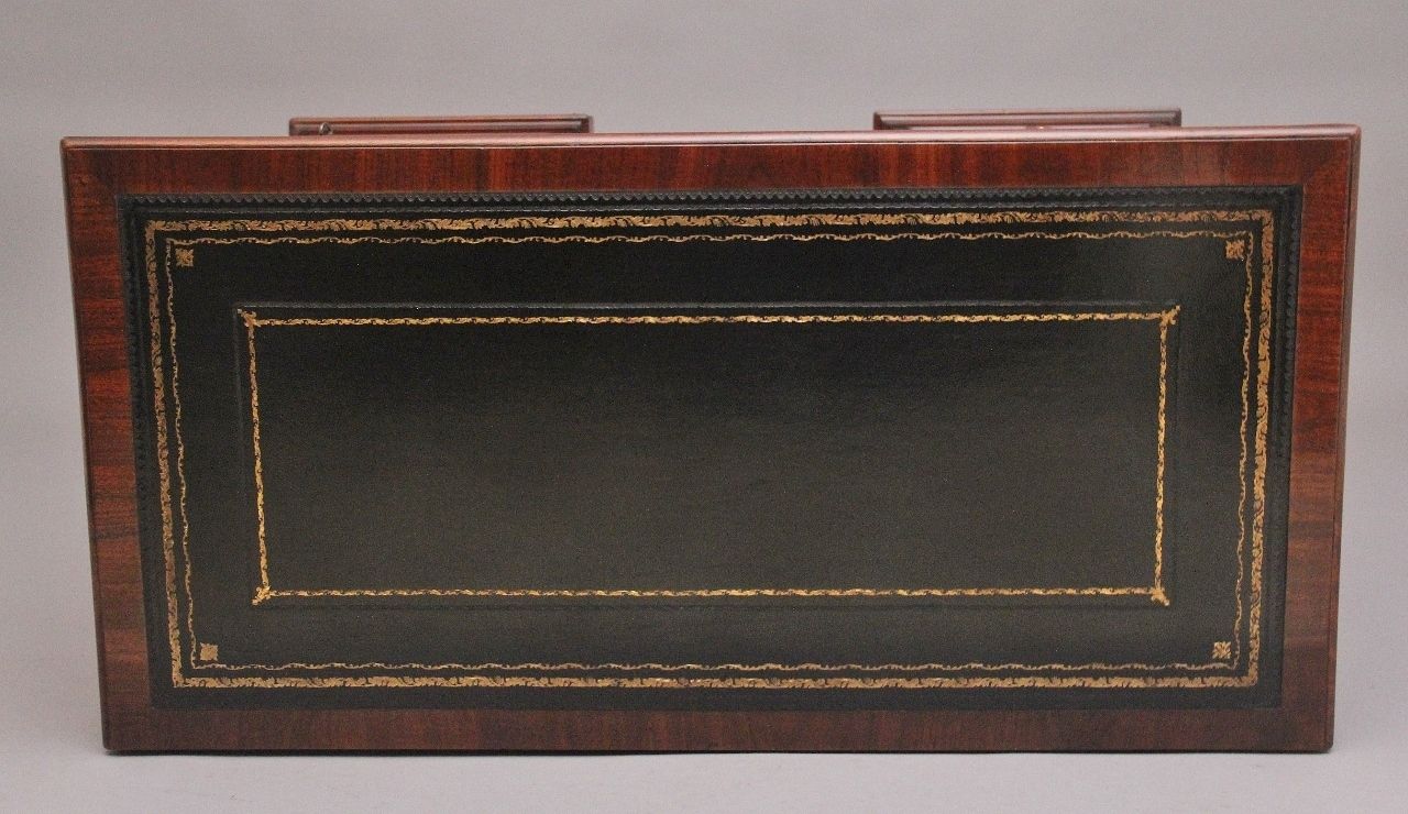 photo furniture Early 19th Century Mahogany Kneehole Desk