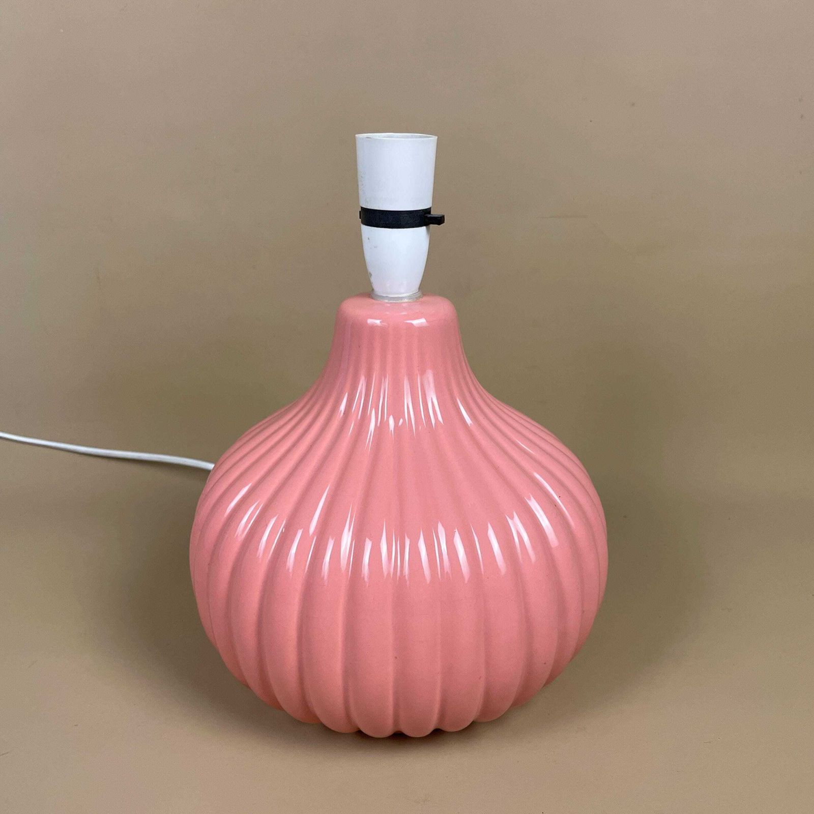 Vintage Ceramic Lamp Light Bedside Table Round Pink Retro Side Antique Desk Porcelain Vase Base Cottage Ribbed Stripes Striped Pattern photo furniture