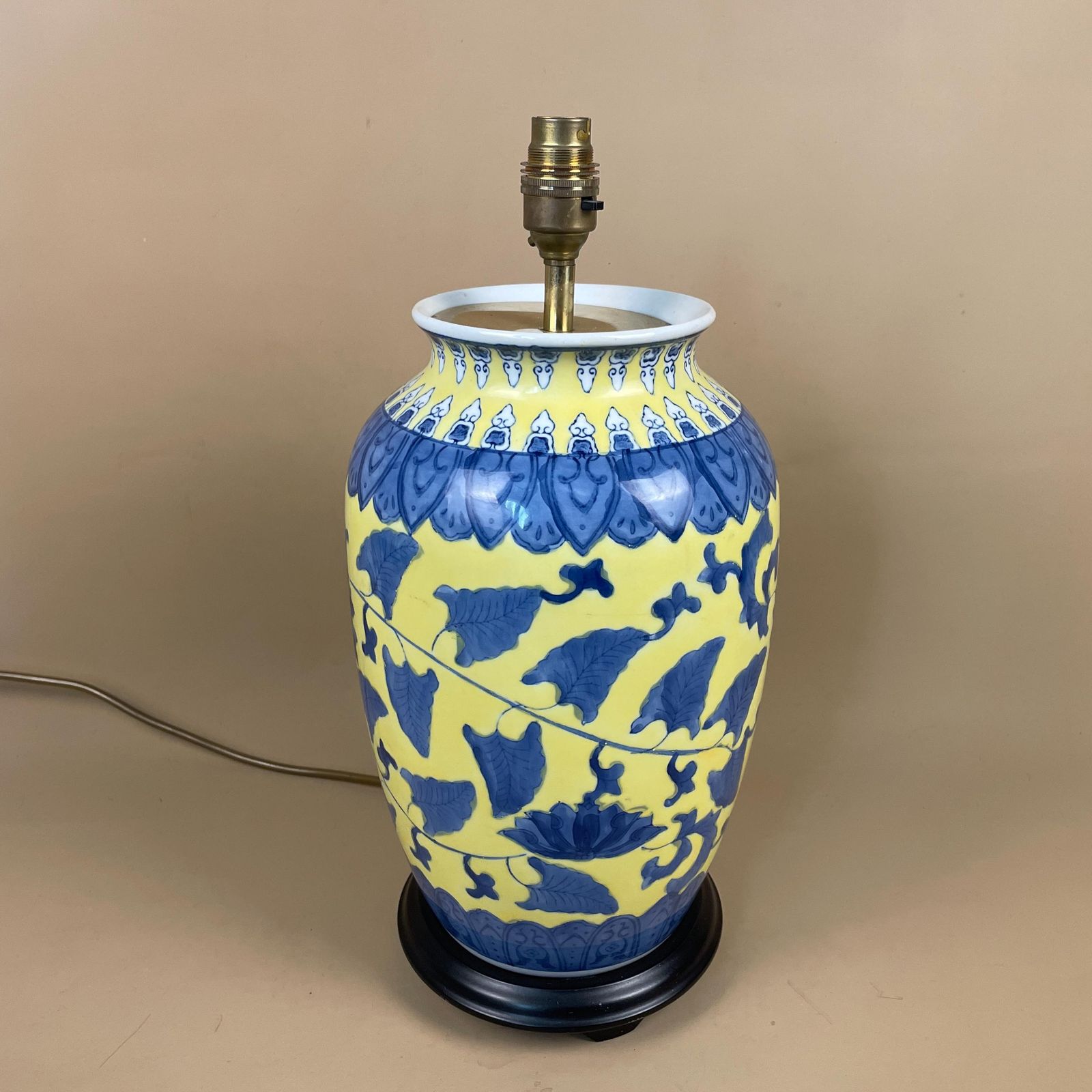 Antique Oriental Ceramic Lamp Light Bedside Table Chinese Decor Porcelain Ginger Jar Vase Hand Painted Floral Pattern Wood Blue Yellow