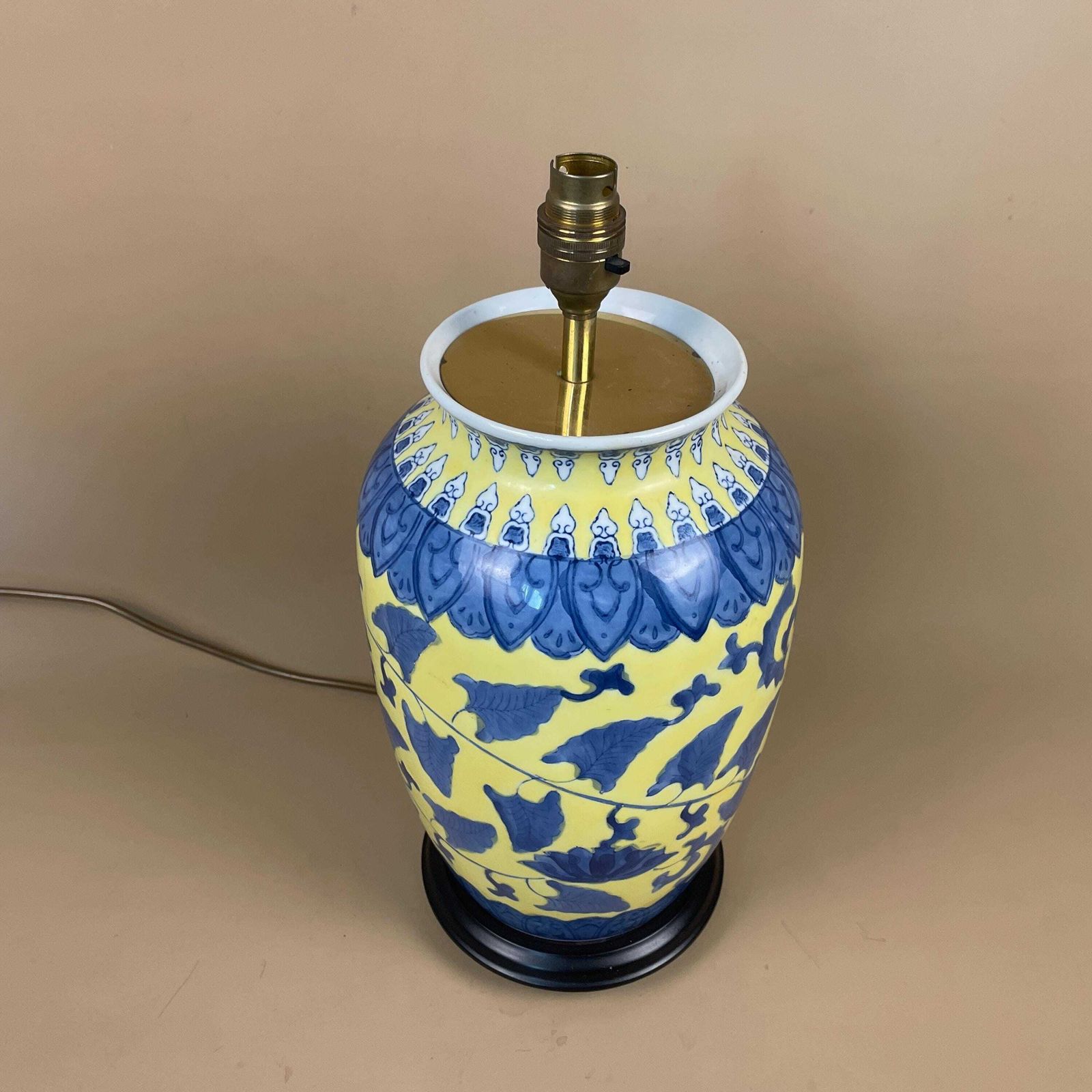 Antique Oriental Ceramic Lamp Light Bedside Table Chinese Decor Porcelain Ginger Jar Vase Hand Painted Floral Pattern Wood Blue Yellow photo furniture