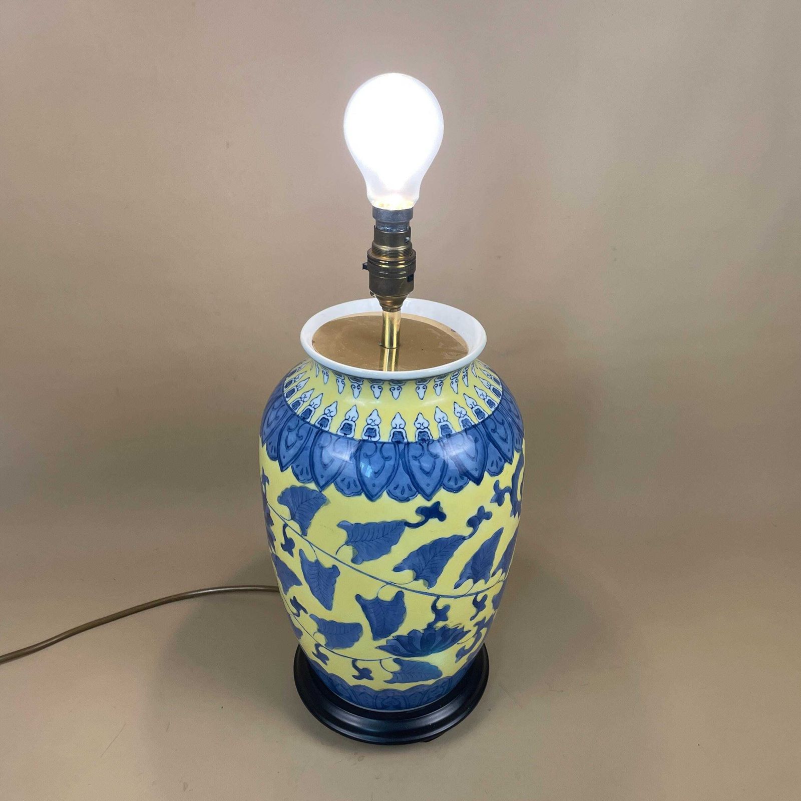photo furniture Antique Oriental Ceramic Lamp Light Bedside Table Chinese Decor Porcelain Ginger Jar Vase Hand Painted Floral Pattern Wood Blue Yellow