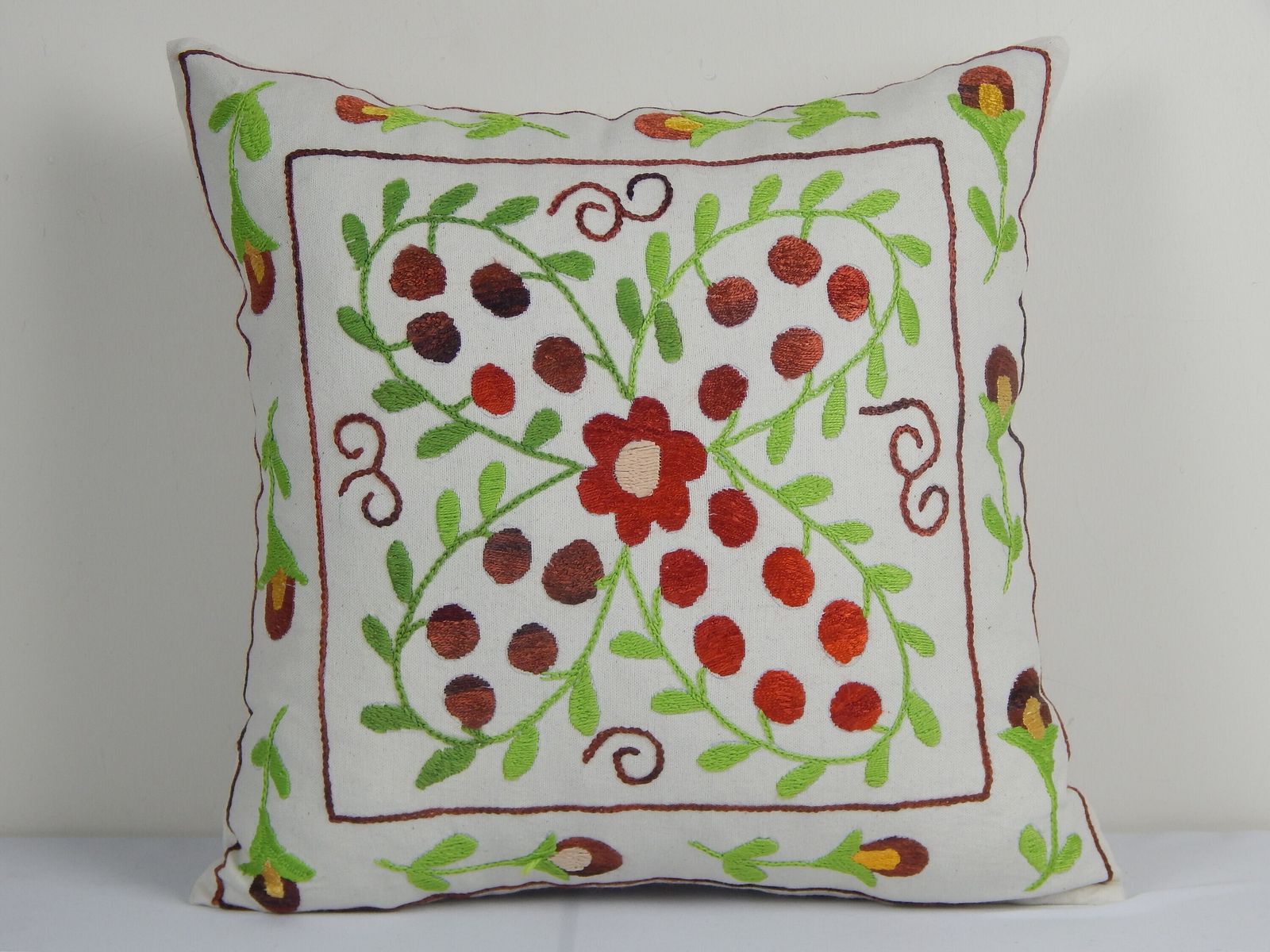 Vintage Floral Suzani Pillow Cover, Kilim Cushion Cover 1960s Handmade Samarkand Uzbek Suzani Textile Art