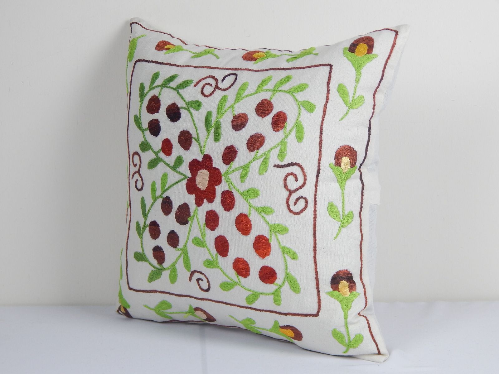 Vintage Floral Suzani Pillow Cover, Kilim Cushion Cover 1960s Handmade Samarkand Uzbek Suzani Textile Art photo Textiles