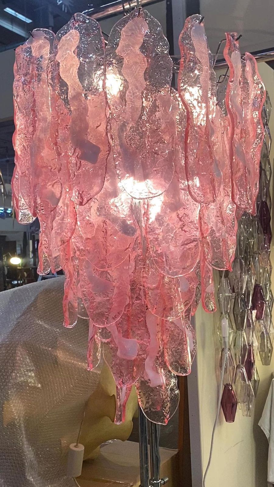 Contemporary Ivenetian Pink “Fiamme Flames” Murano Glass Chandelier photo furniture