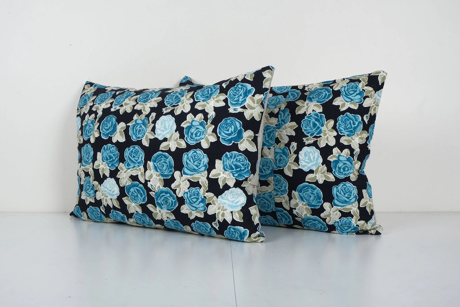 Uzbek Roller Printed Pillow Cover, Set Floral Cushion Cover photo for sale