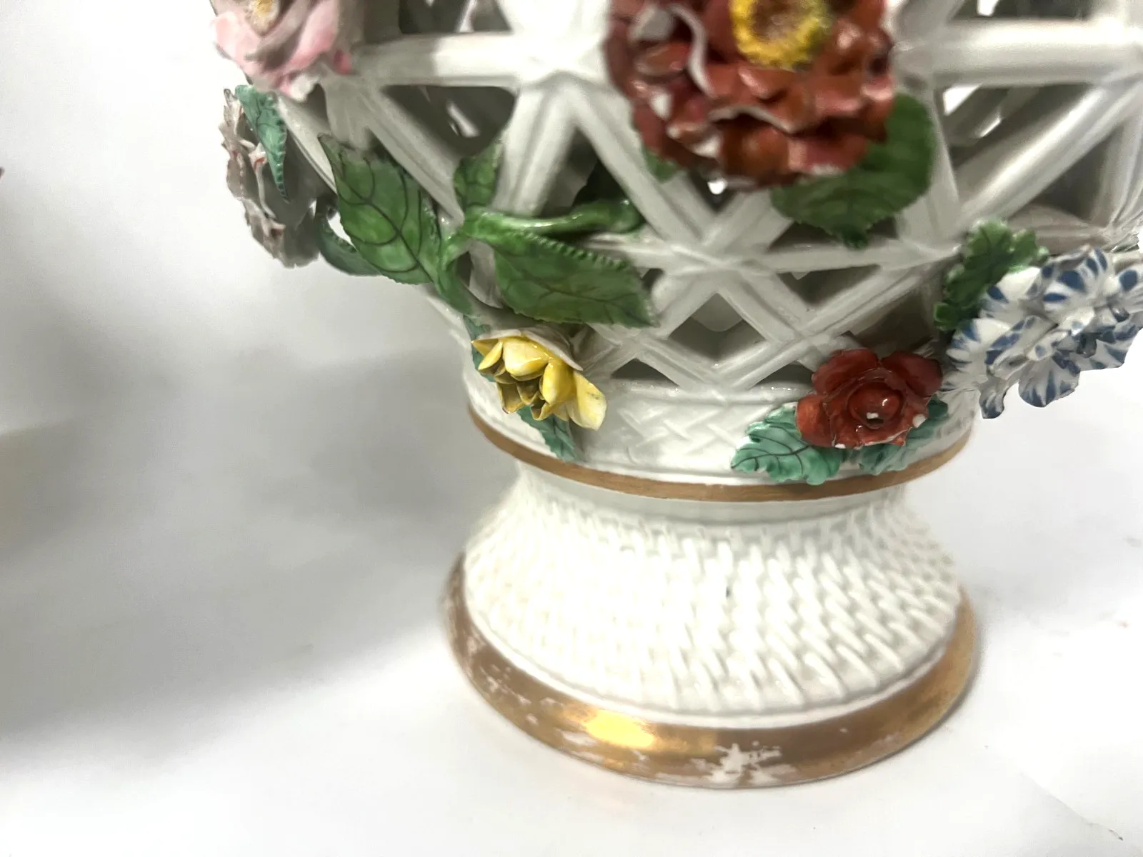 "Saxony" Pair Of Polychrome Porcelain Openwork Balustrade Vases 19th Century photo buy