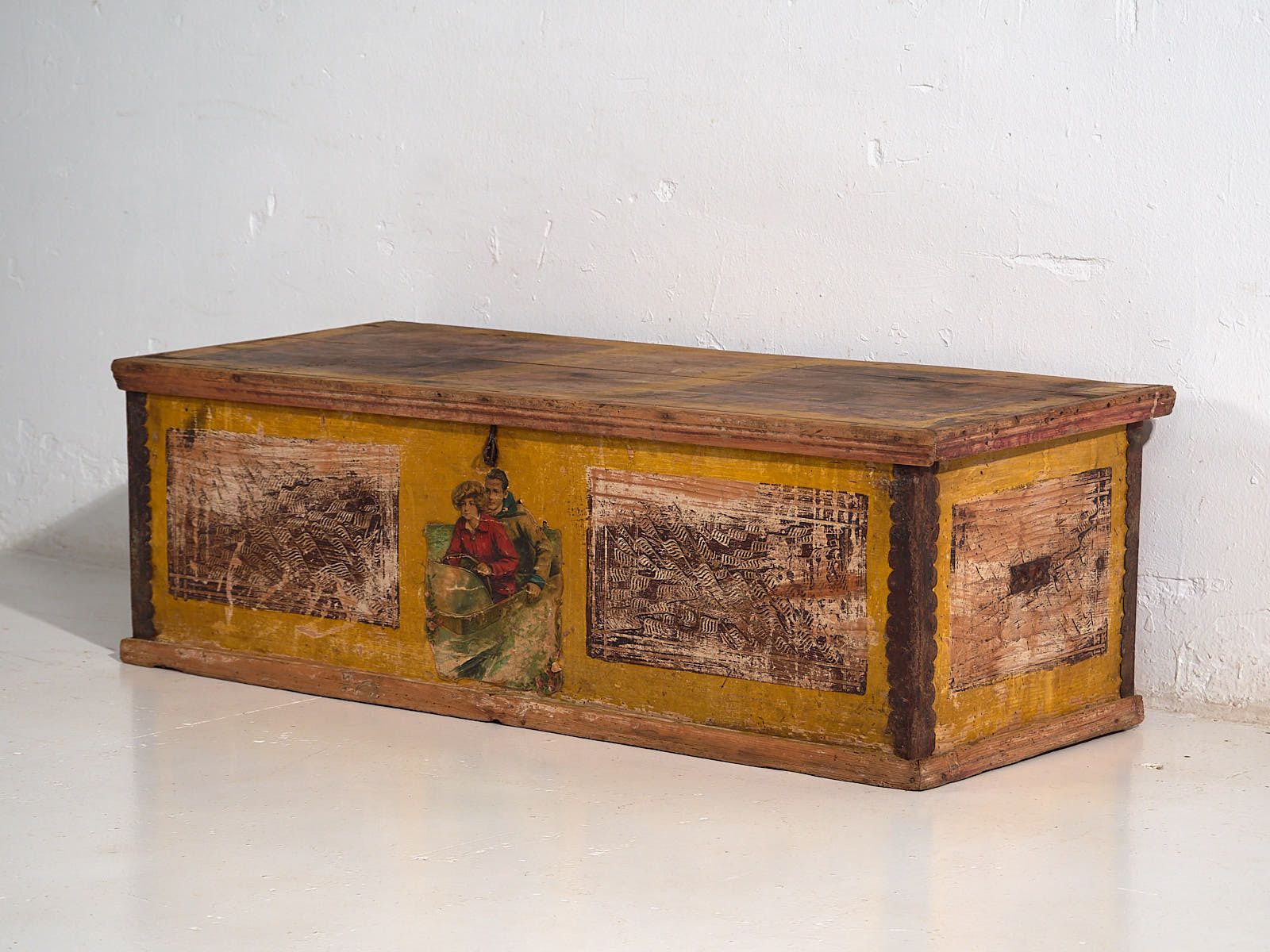 photo furniture Antique Trunk With Metal Structure (C.1920) #2