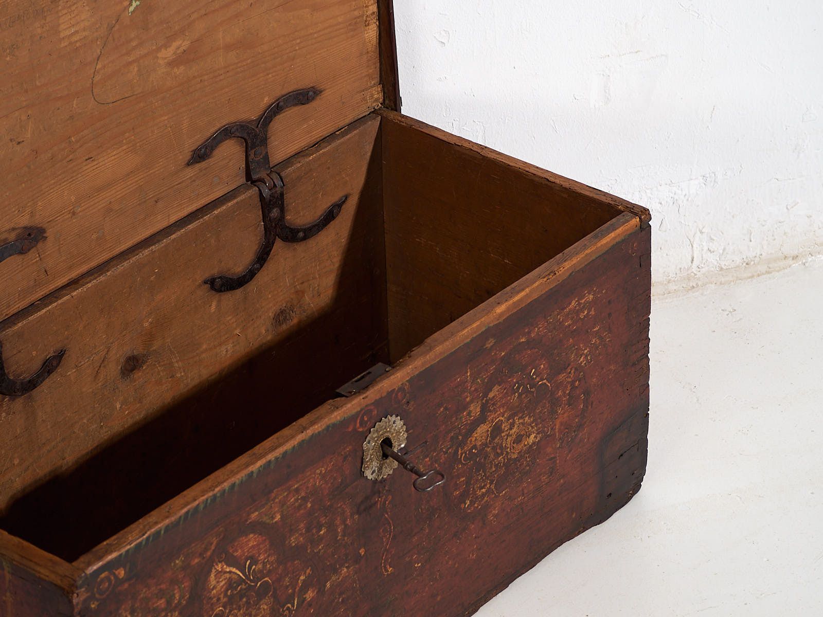 Antique Chest Painted With Floral Motifs And Iron Lock (C.1820) #47 photo 1767.0