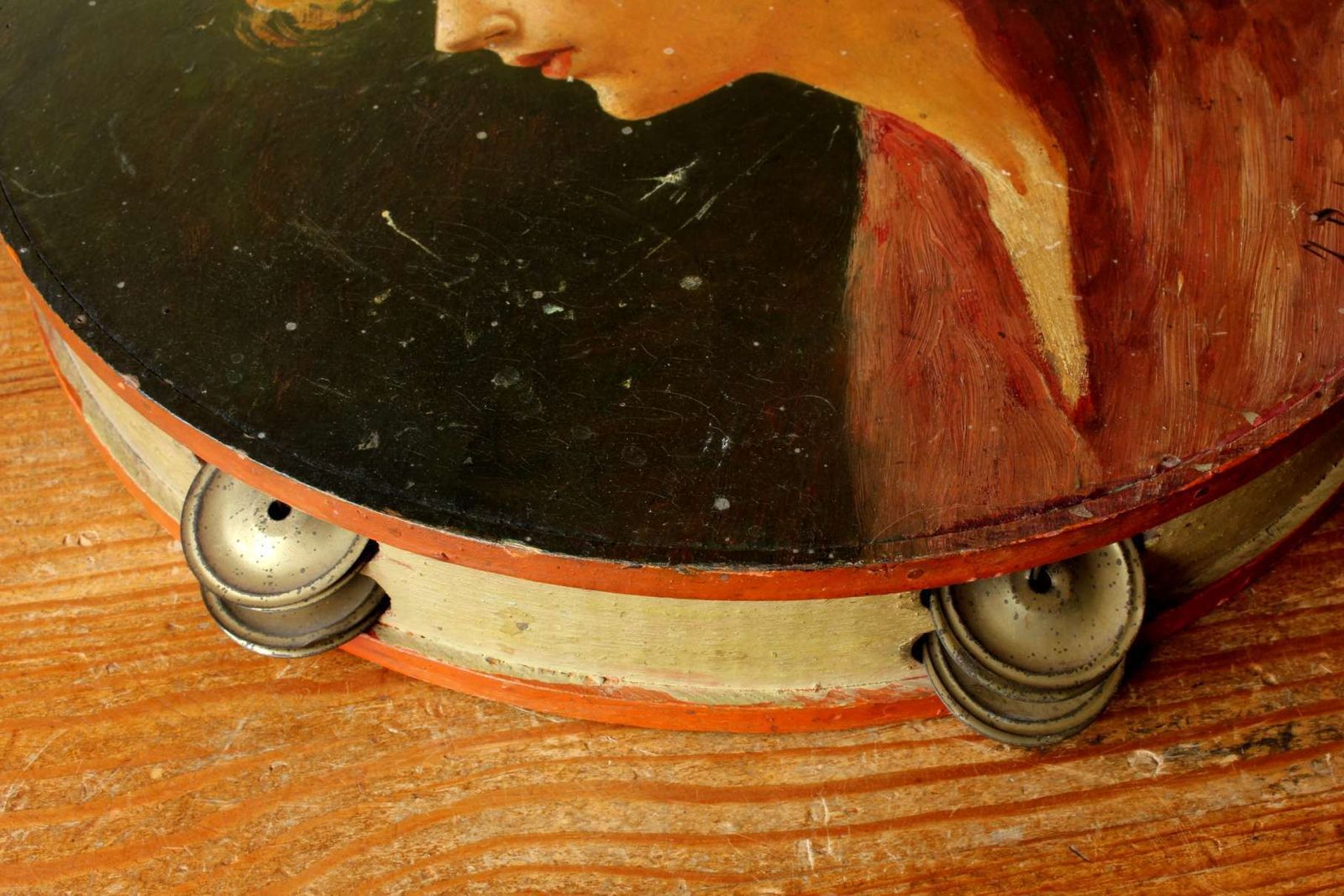 photo vintage Antique Painted Tambourine. Oil Painting Lady Portrait. French Folk Art.