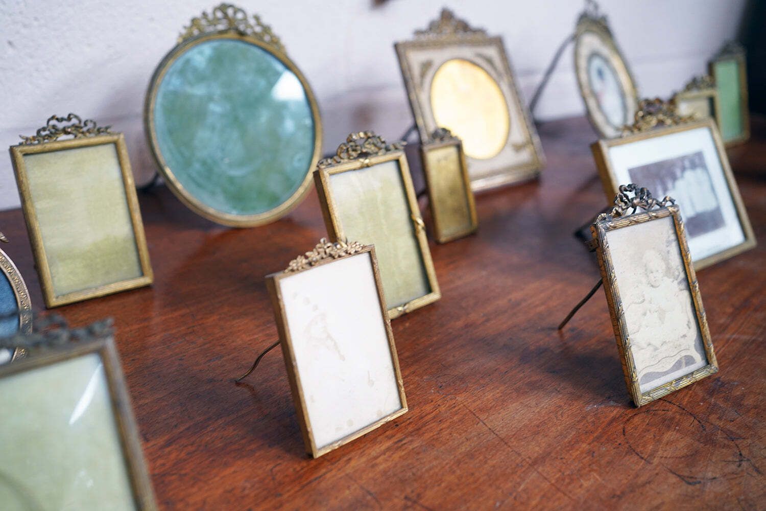 A Large Collection Of Seventeen Late Victorian & Edwardian Gilt Metal Photograph Frames C.1900 photo vintage