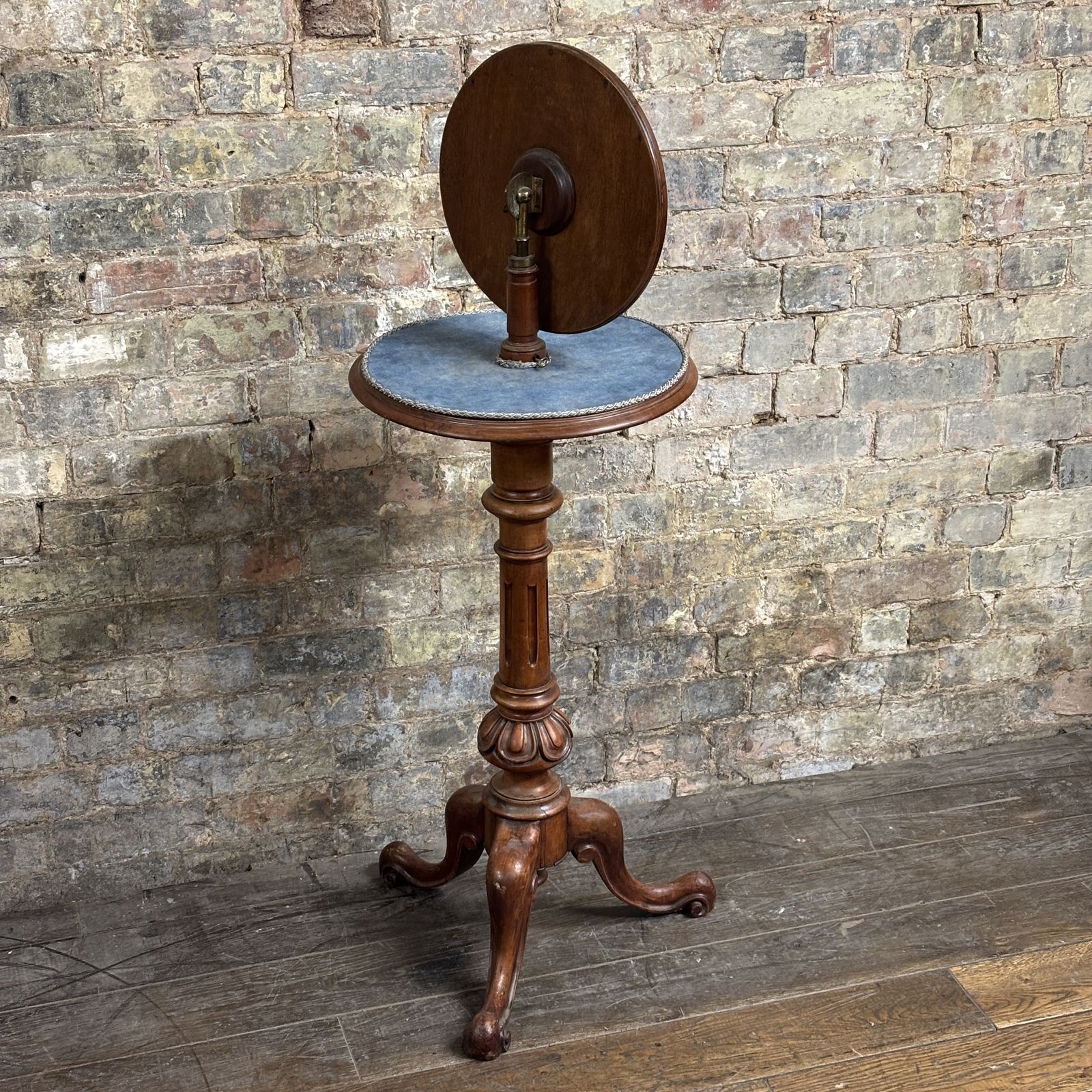 Victorian Mahogany Gentleman’s Shaving Mirror On Tripod Stand photo for sale