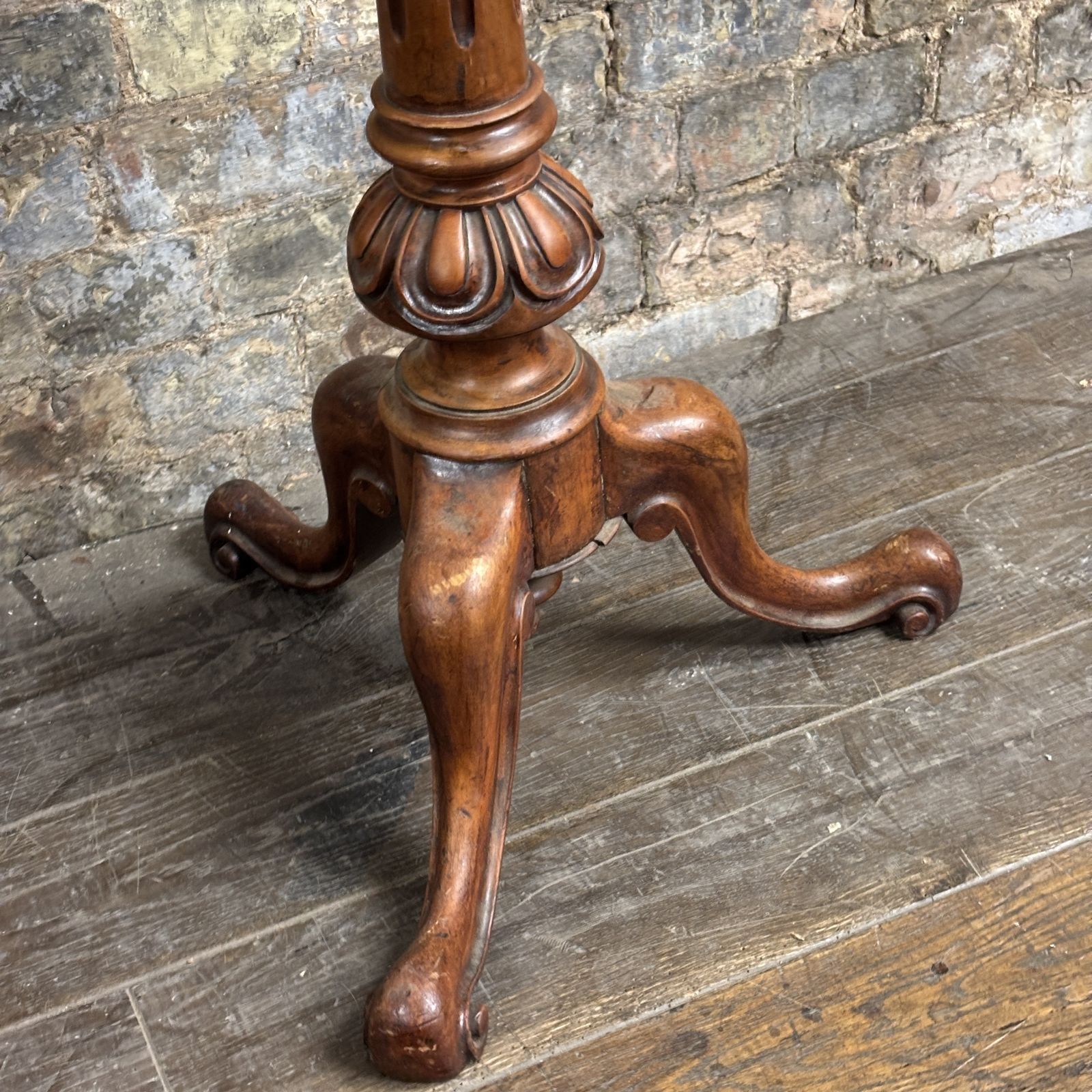 Victorian Mahogany Gentleman’s Shaving Mirror On Tripod Stand photo 358.0