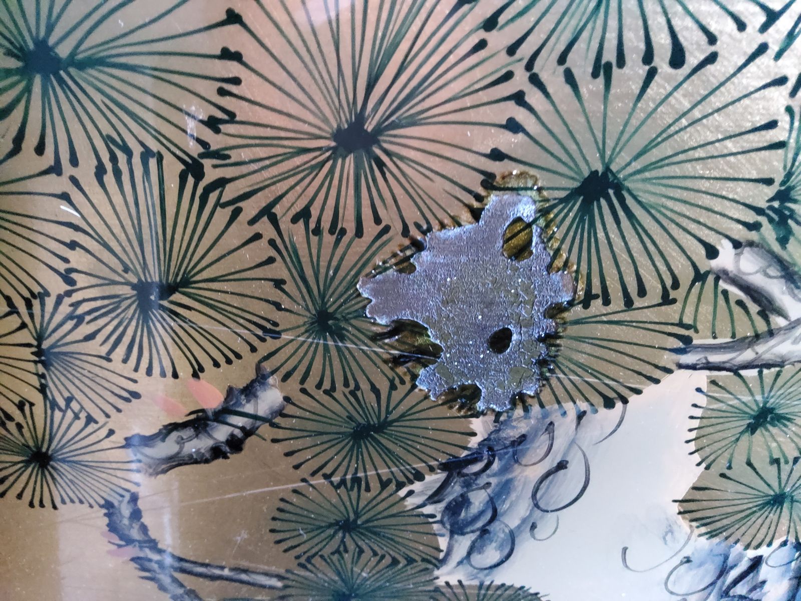 photo buy Chinoiserie Gold And Black Lacquered Table With Crane Motifs