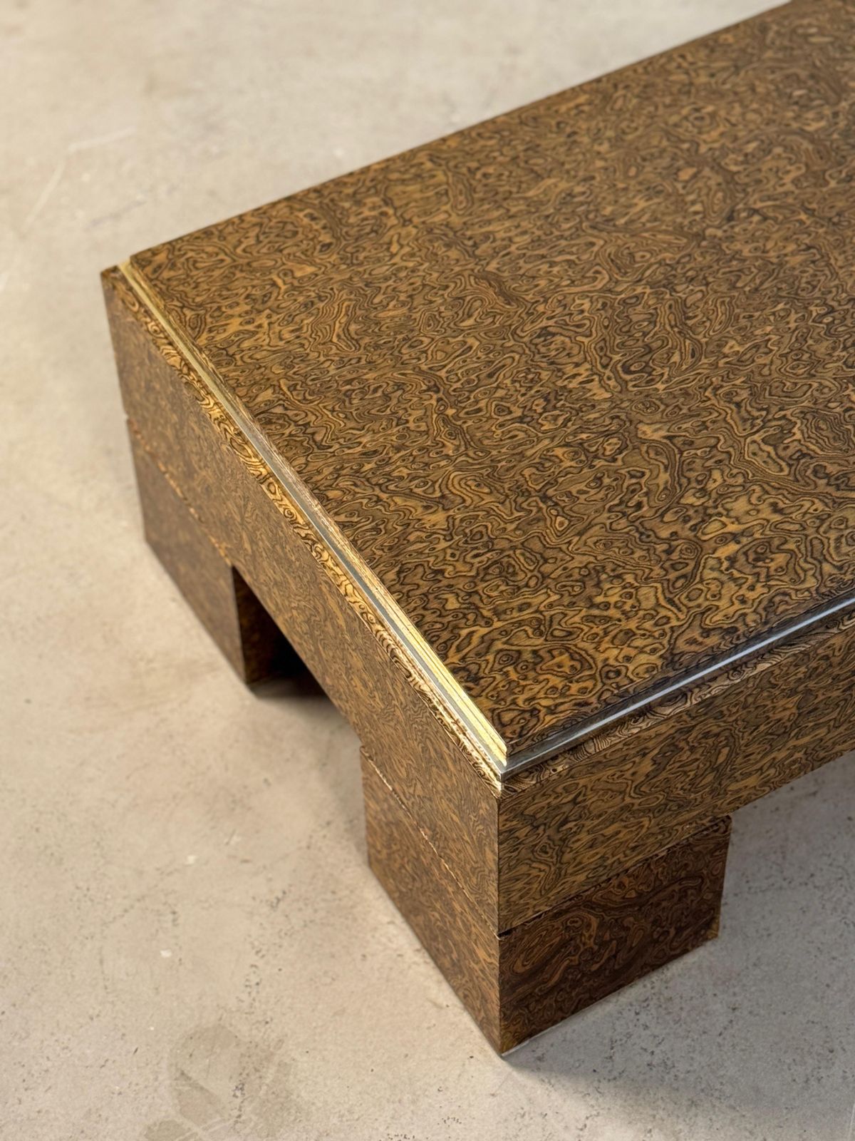 Italiaanse Mid Century Salontafel Met Messing En Exotisch Fineer photo furniture