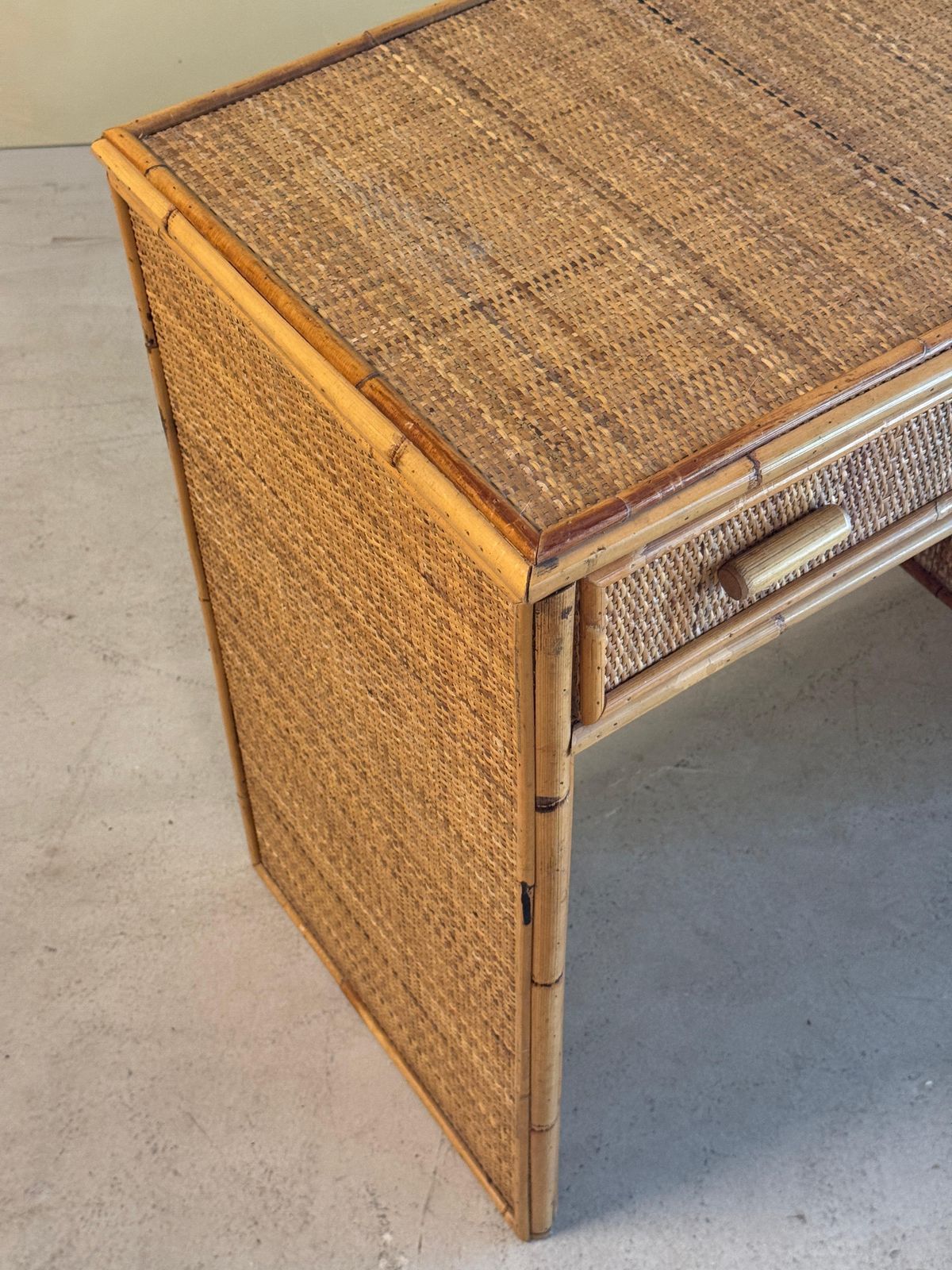 Mid Century Bureau Van Bamboe En Rotan, Jaren 1970 photo for sale
