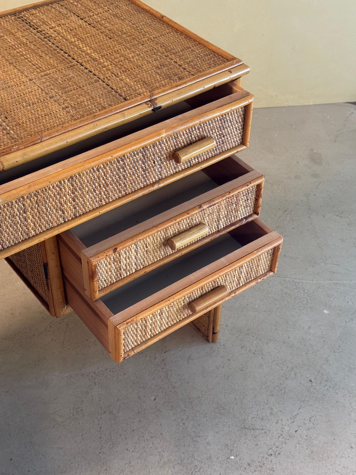 Mid Century Bureau Van Bamboe En Rotan, Jaren 1970 photo 1100.0