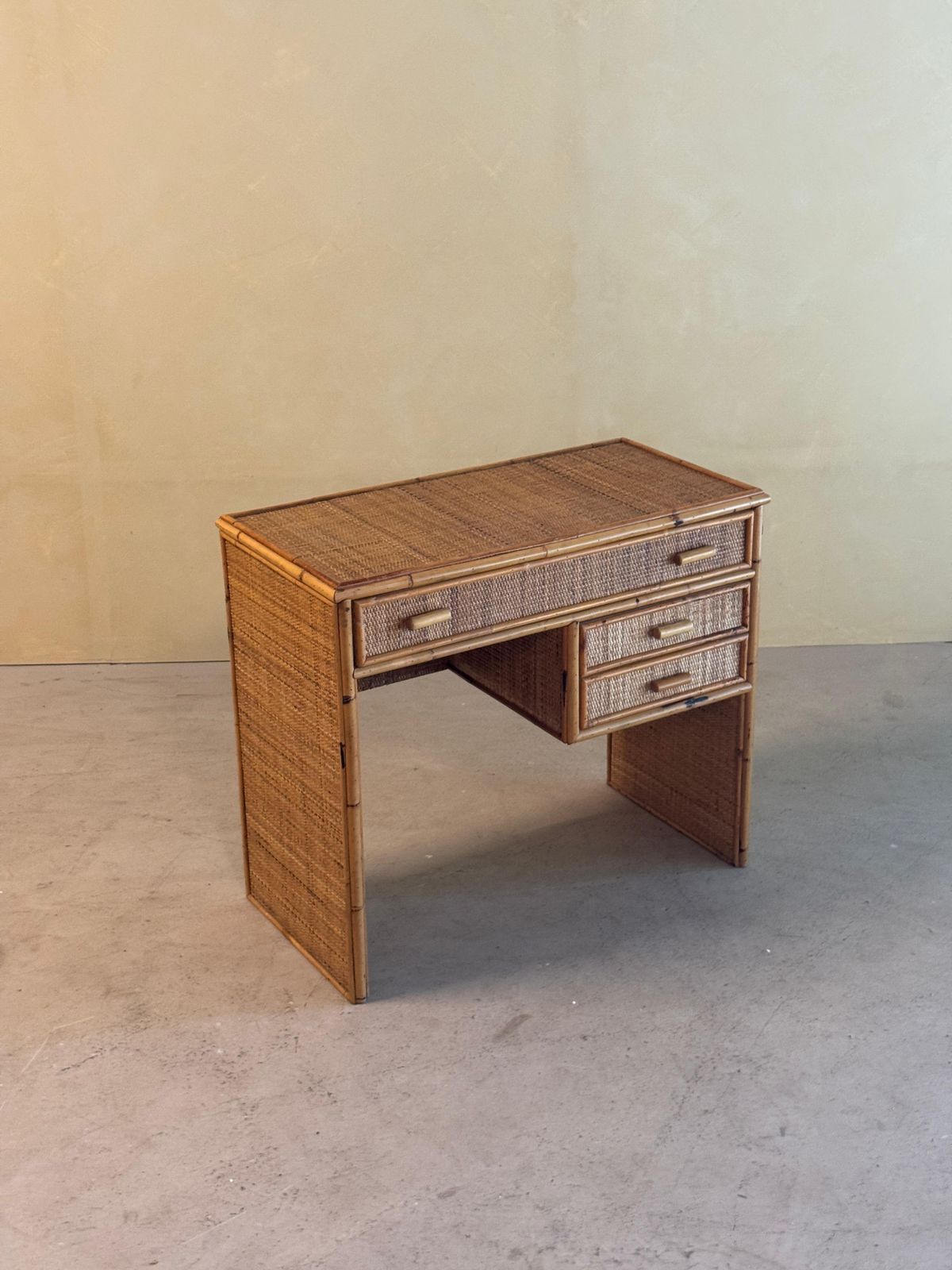 Mid Century Bureau Van Bamboe En Rotan, Jaren 1970 photo vintage