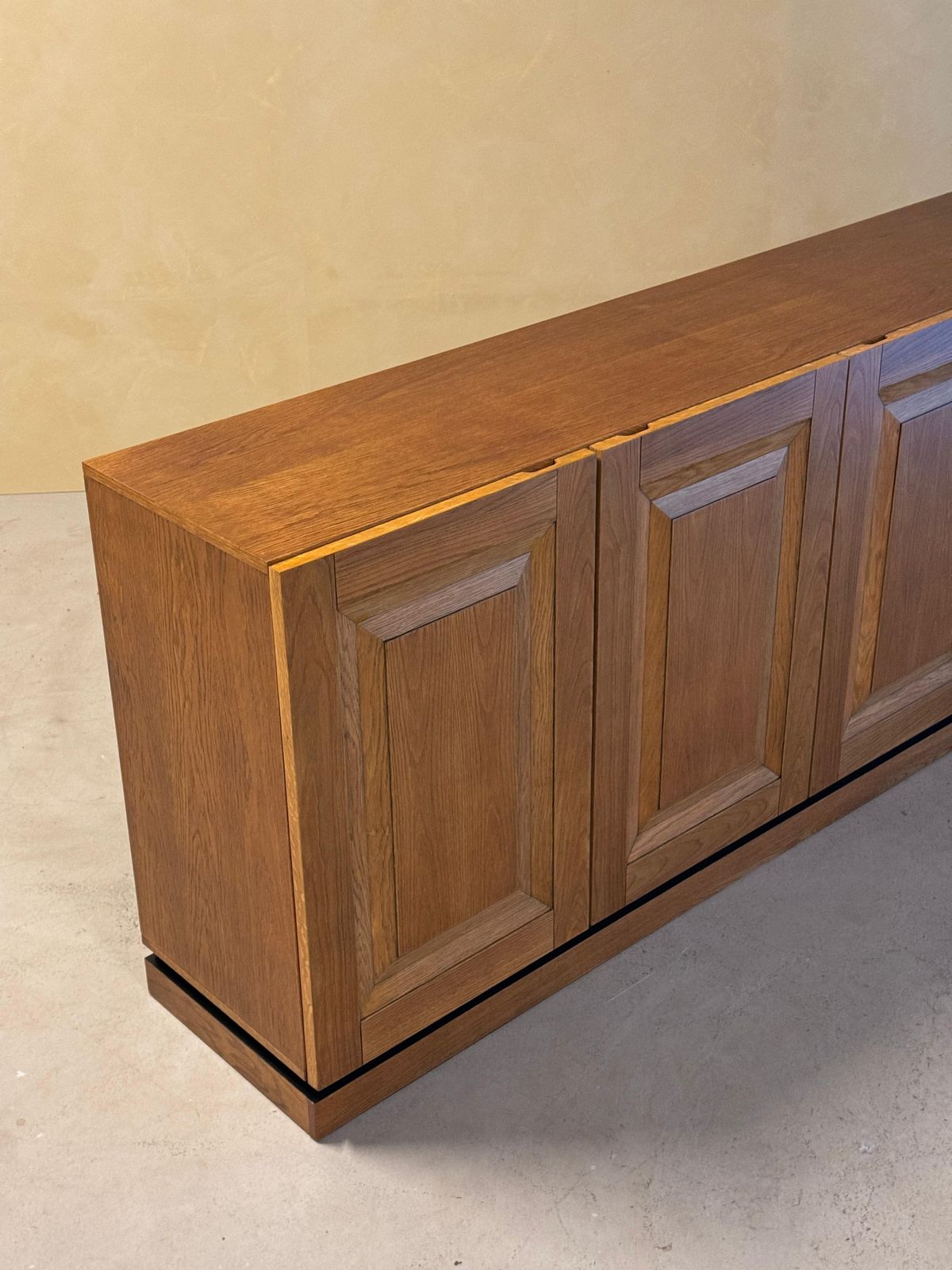 Grote Eiken Brutalistische Credenza, Midden 20e Eeuw photo Meubels