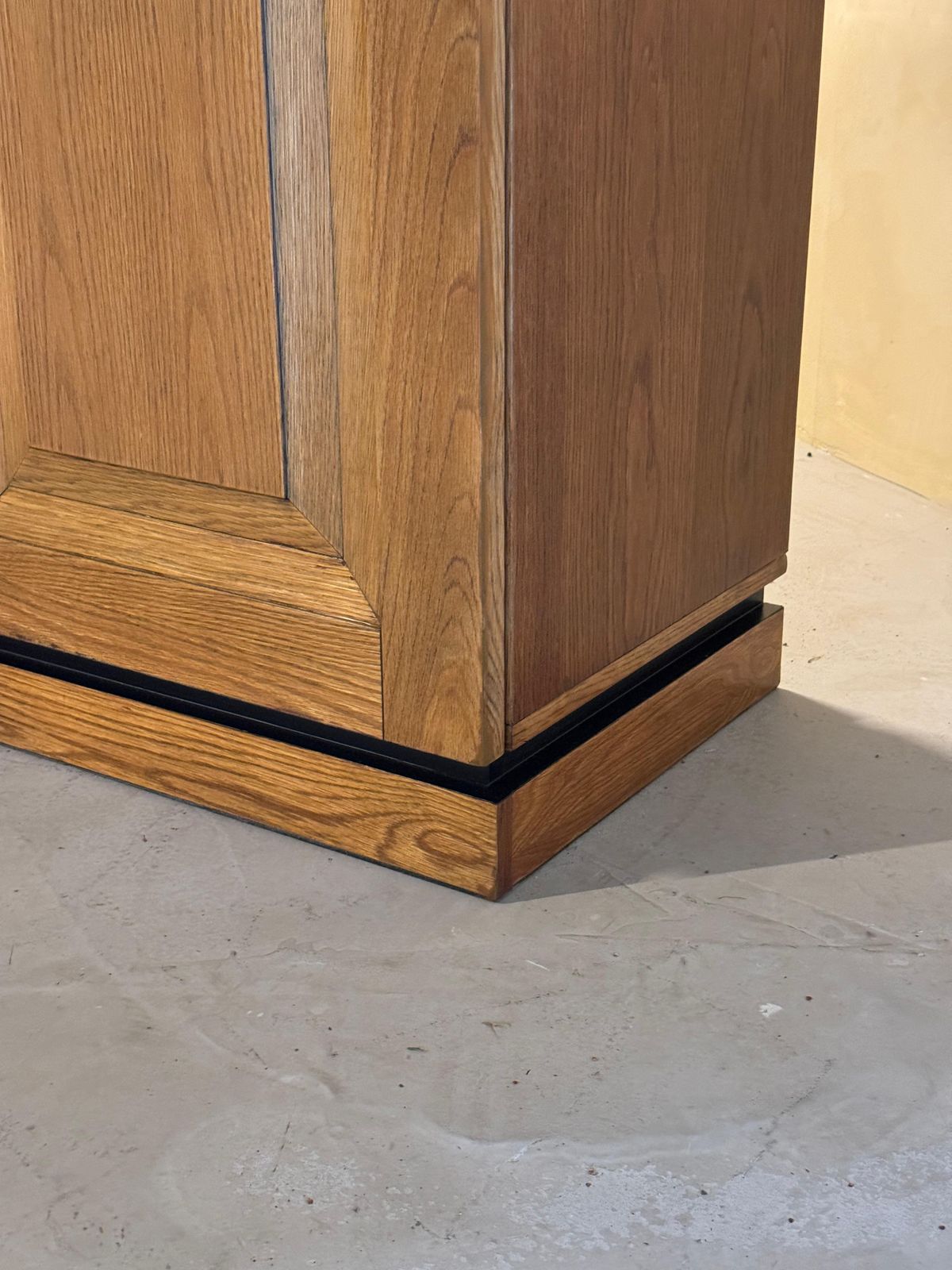 Grote Eiken Brutalistische Credenza, Midden 20e Eeuw photo vinterior