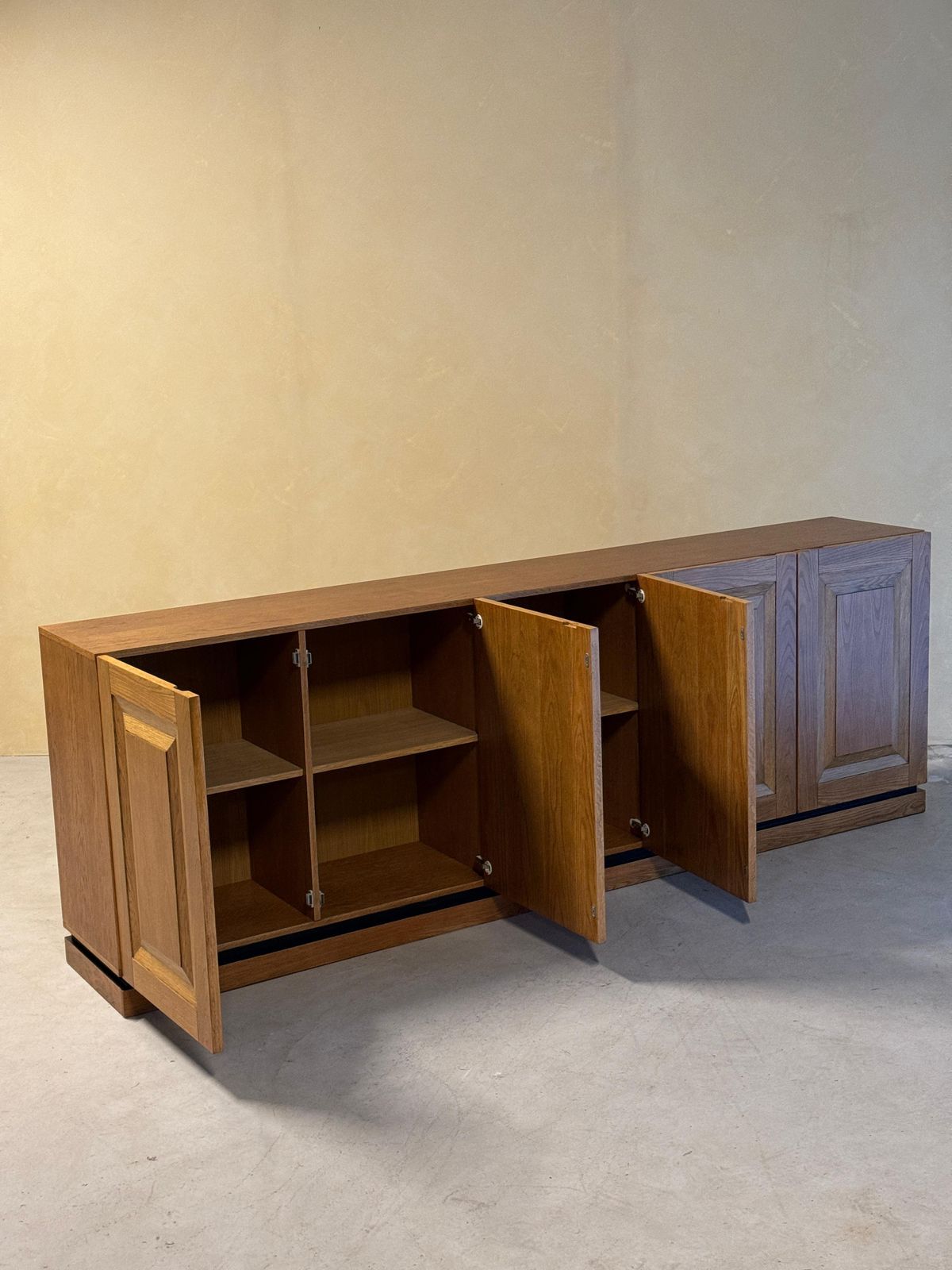 Grote Eiken Brutalistische Credenza, Midden 20e Eeuw photo buy