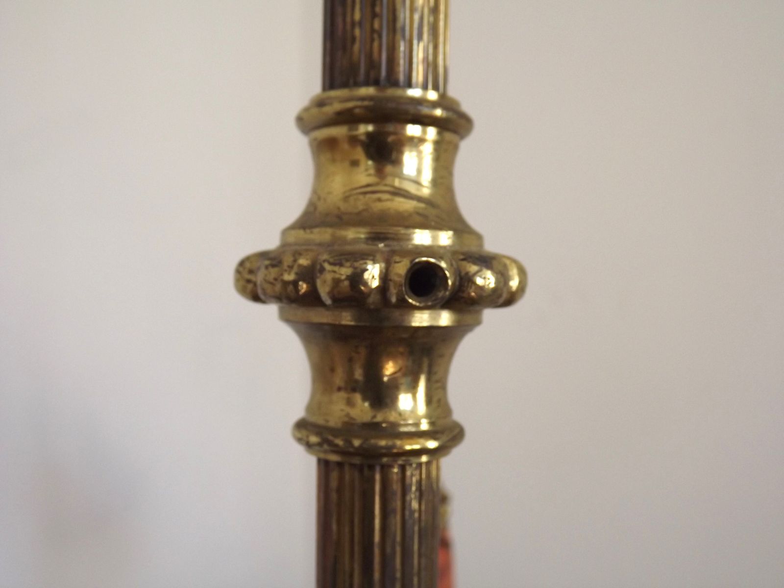 photo buy Lustre Art Nouveau français à 3 lumières en bronze, avec abat-jour en verre d'art orange et vert