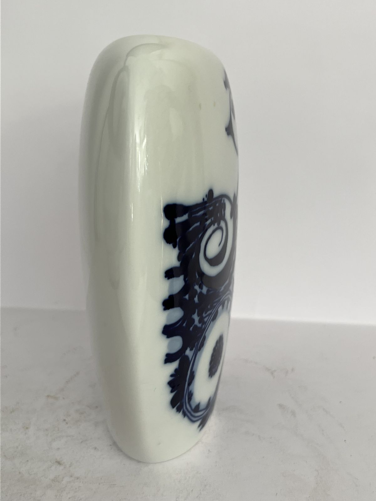 Rosenthal Studio Line Vase – Bjørn Wiinblad “Blue Bird” Design, Shape 2666 (C. 1960s–70s) photo vinterior